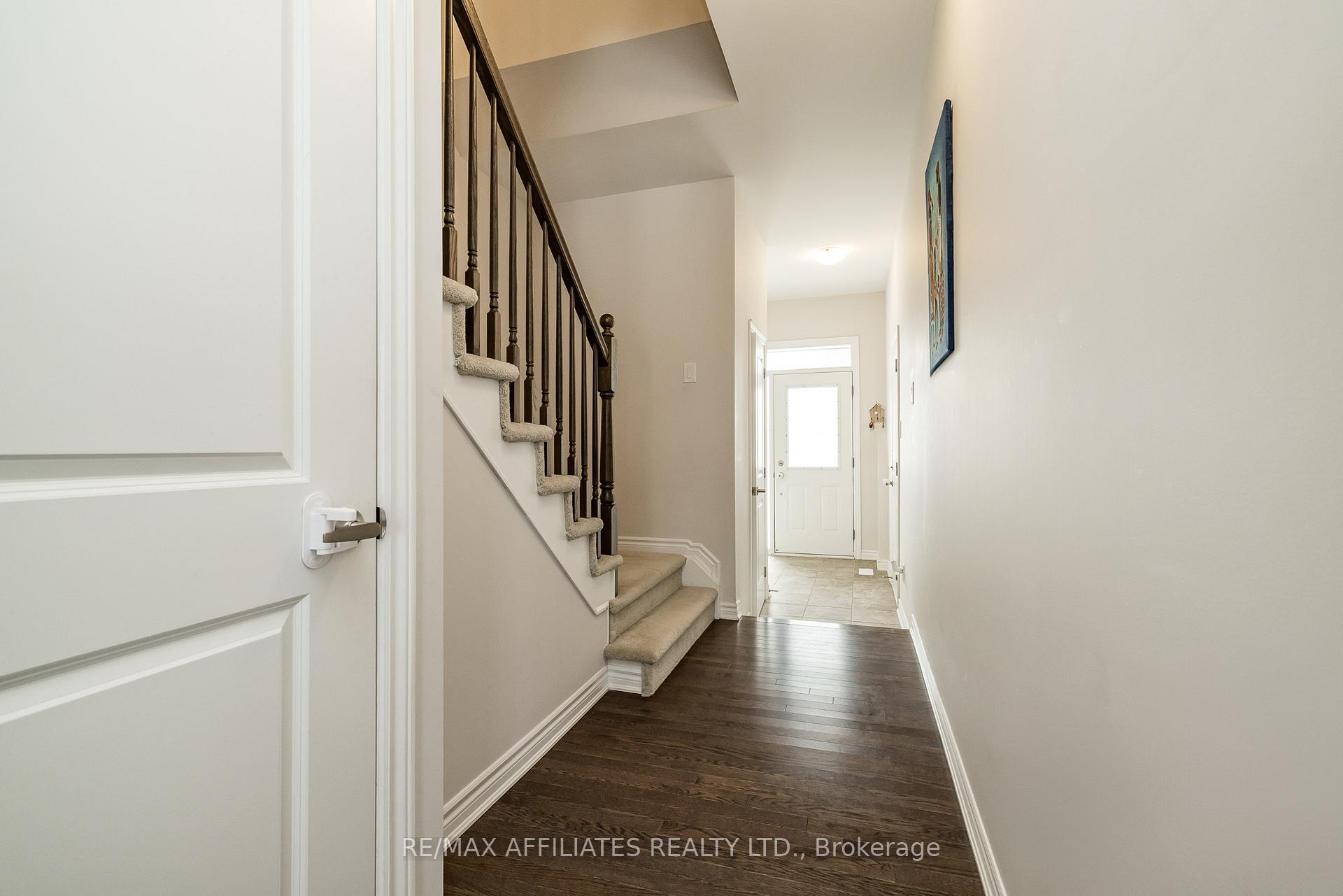 Photo 5 of 310 Livery Street, Ottawa, Kanata - Emerald Meadows/Trailwest — HOMEH