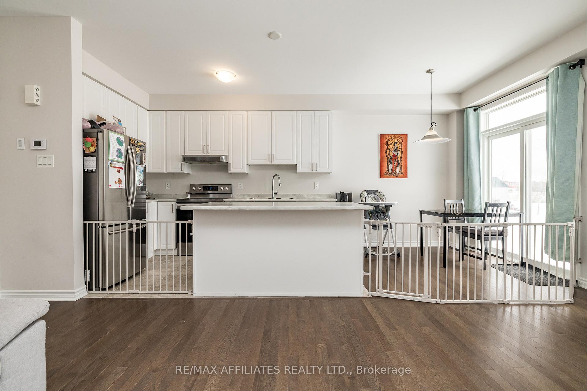 Photo 10 of 310 Livery Street, Ottawa, Kanata - Emerald Meadows/Trailwest — HOMEH