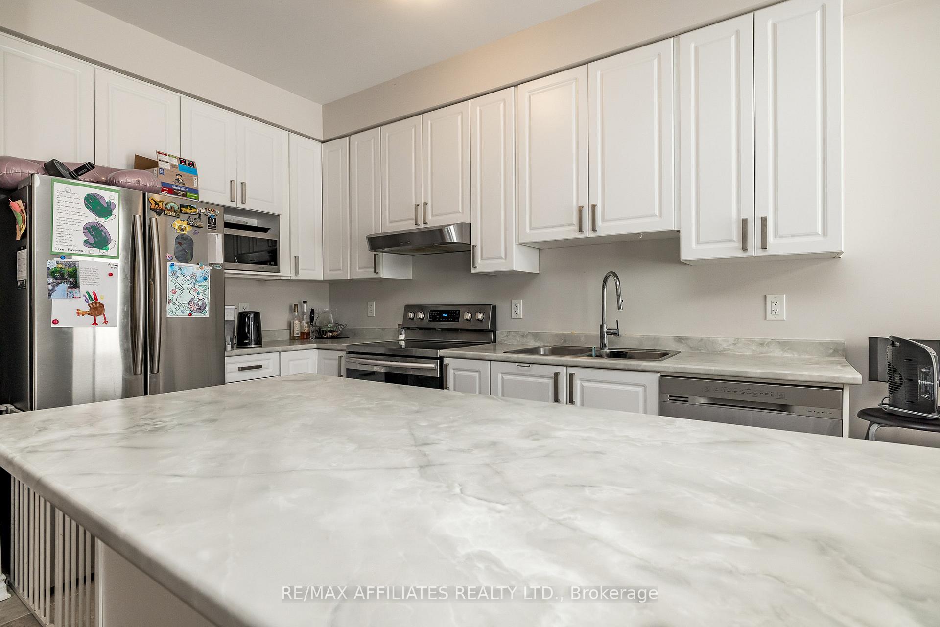 Photo 11 of 310 Livery Street, Ottawa, Kanata - Emerald Meadows/Trailwest — HOMEH