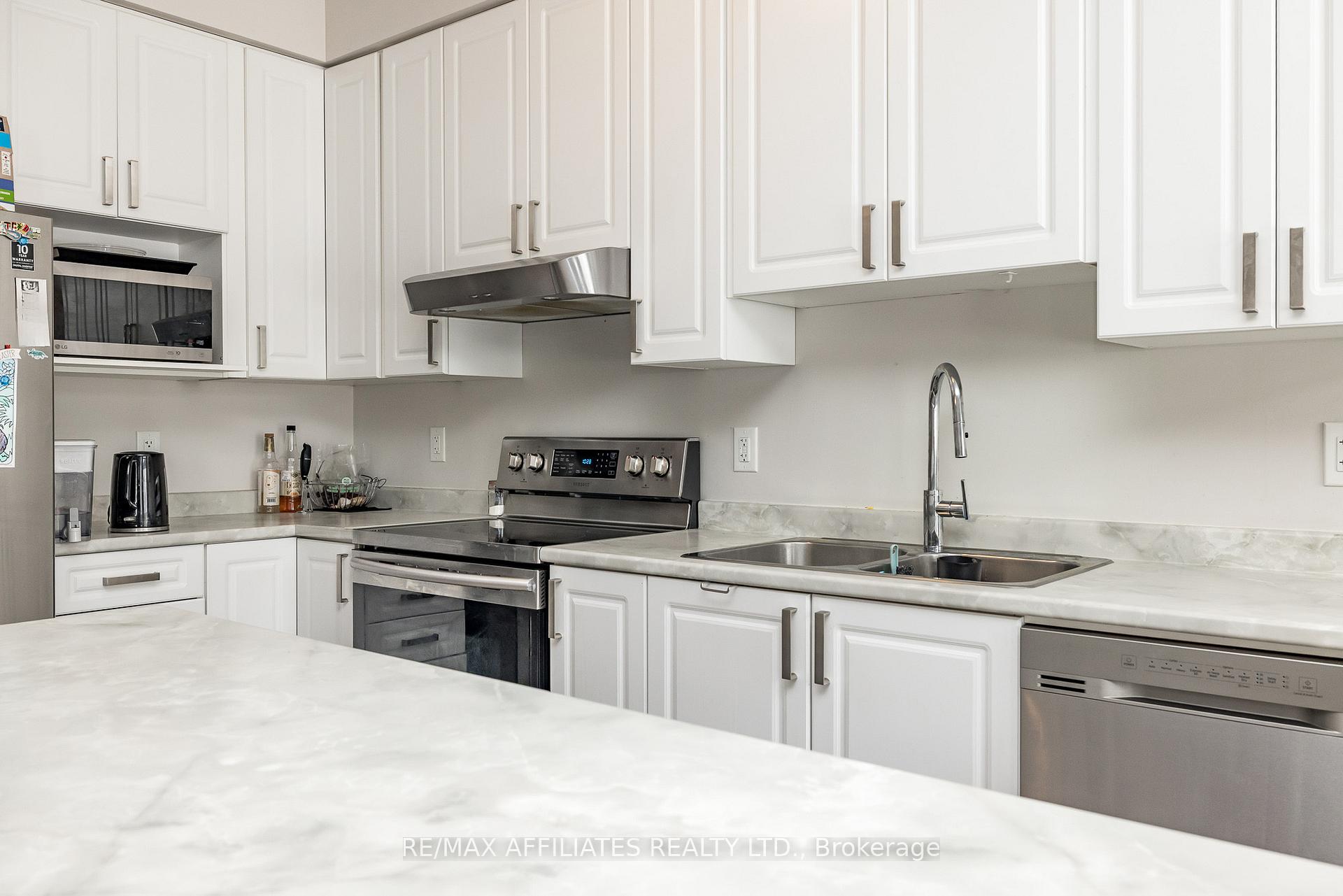 Photo 12 of 310 Livery Street, Ottawa, Kanata - Emerald Meadows/Trailwest — HOMEH