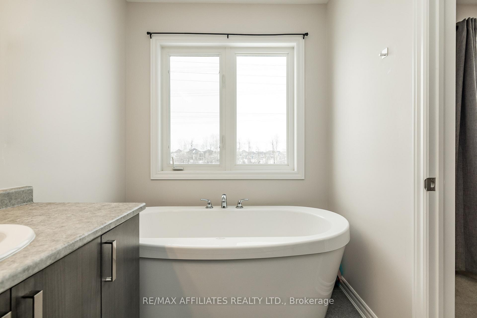 Photo 21 of 310 Livery Street, Ottawa, Kanata - Emerald Meadows/Trailwest — HOMEH