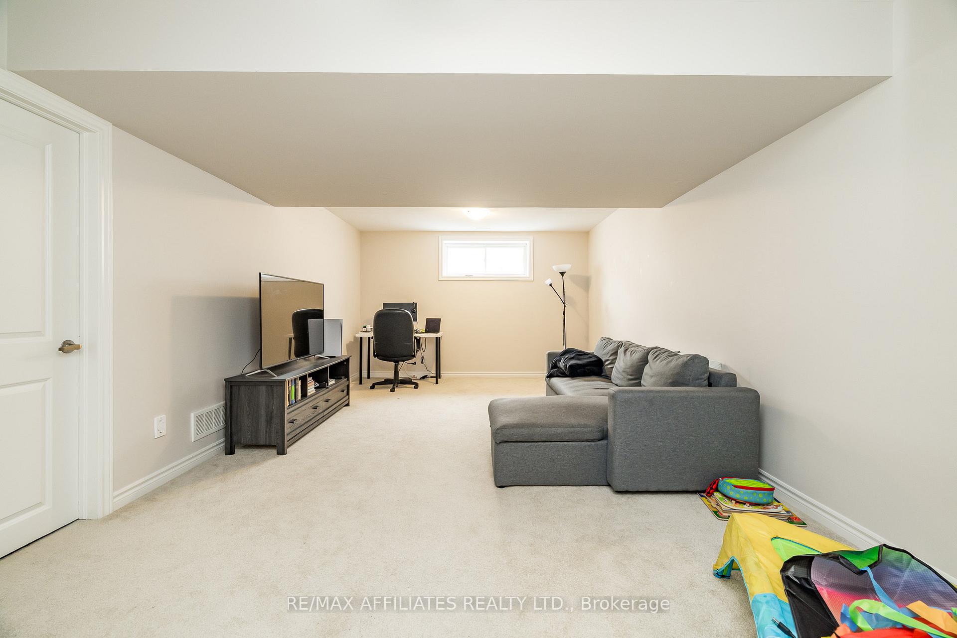 Photo 30 of 310 Livery Street, Ottawa, Kanata - Emerald Meadows/Trailwest — HOMEH