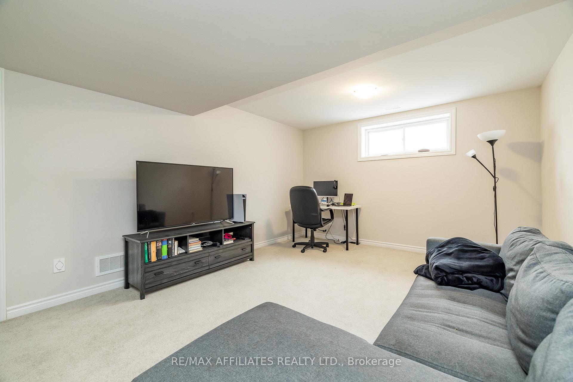 Photo 32 of 310 Livery Street, Ottawa, Kanata - Emerald Meadows/Trailwest — HOMEH