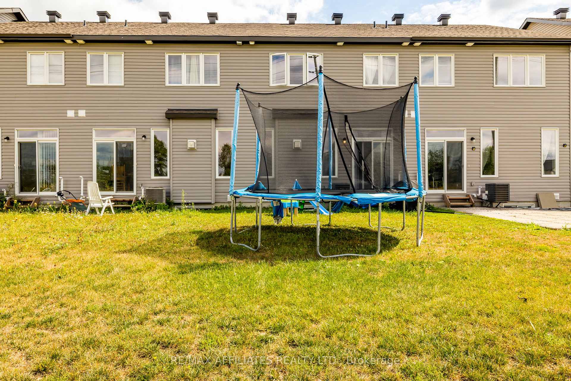 Photo 33 of 310 Livery Street, Ottawa, Kanata - Emerald Meadows/Trailwest — HOMEH