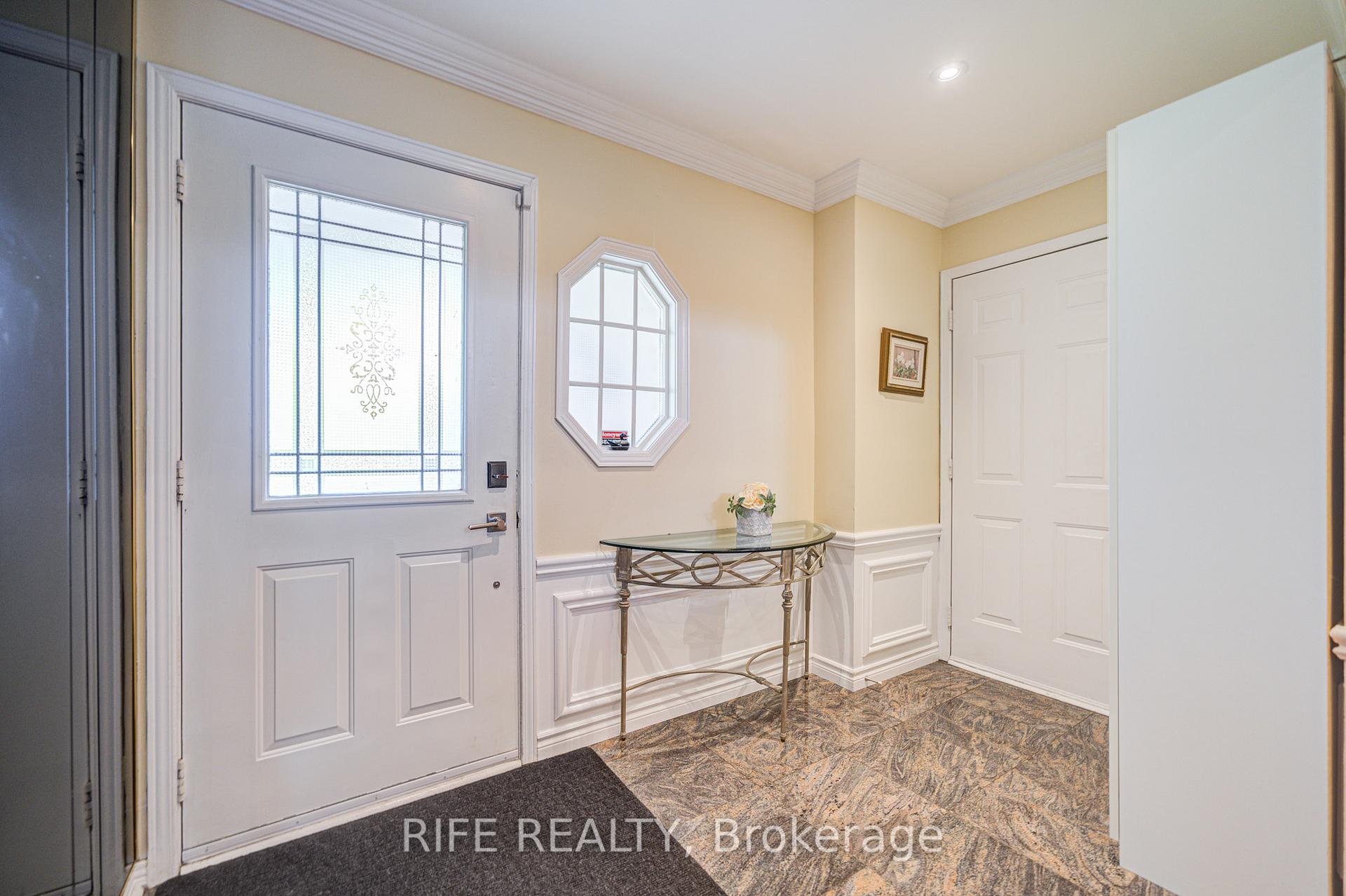 Photo 3 of 22 Chambery Crescent, Markham, Unionville — HOMEH