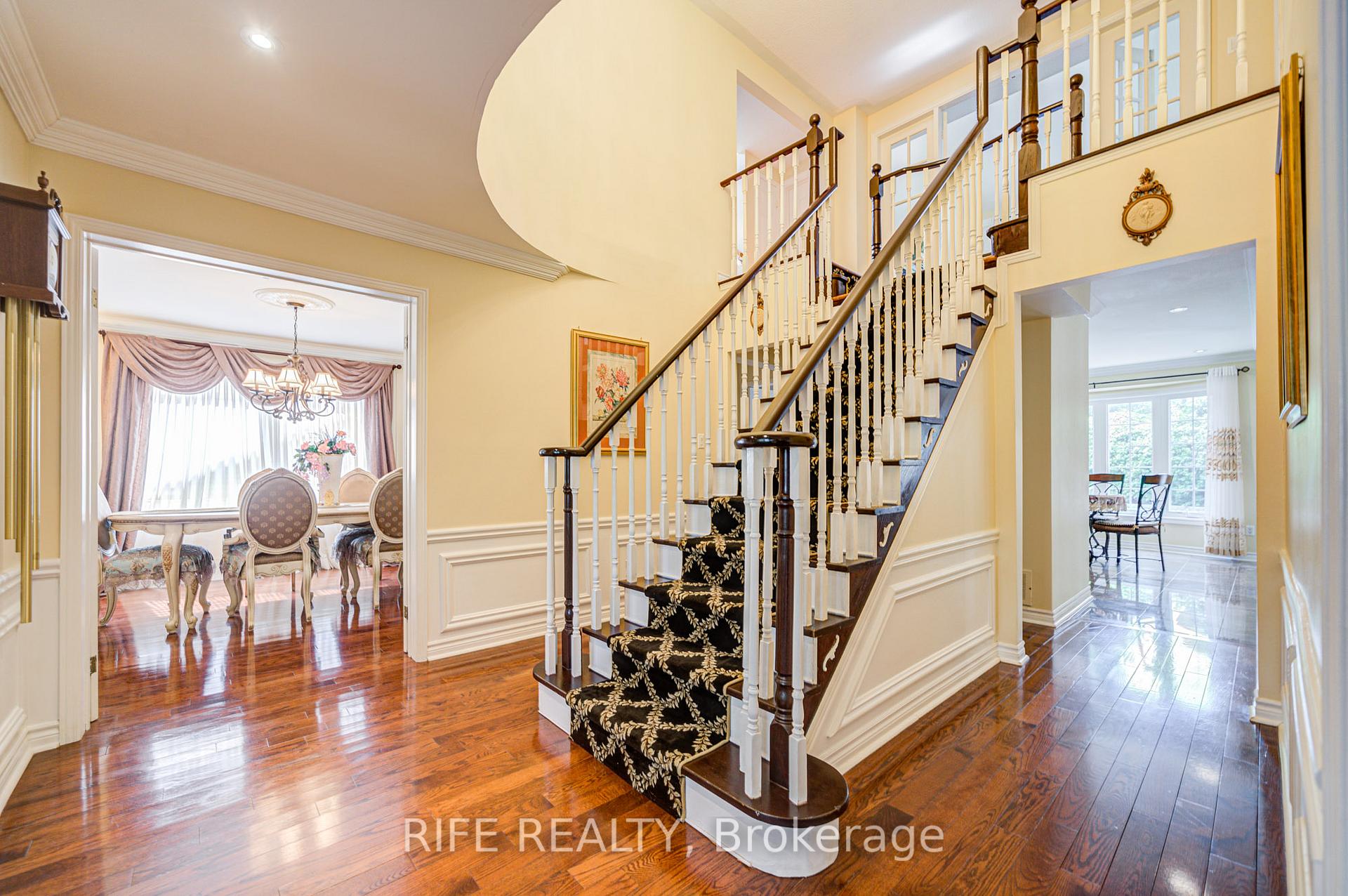 Photo 5 of 22 Chambery Crescent, Markham, Unionville — HOMEH
