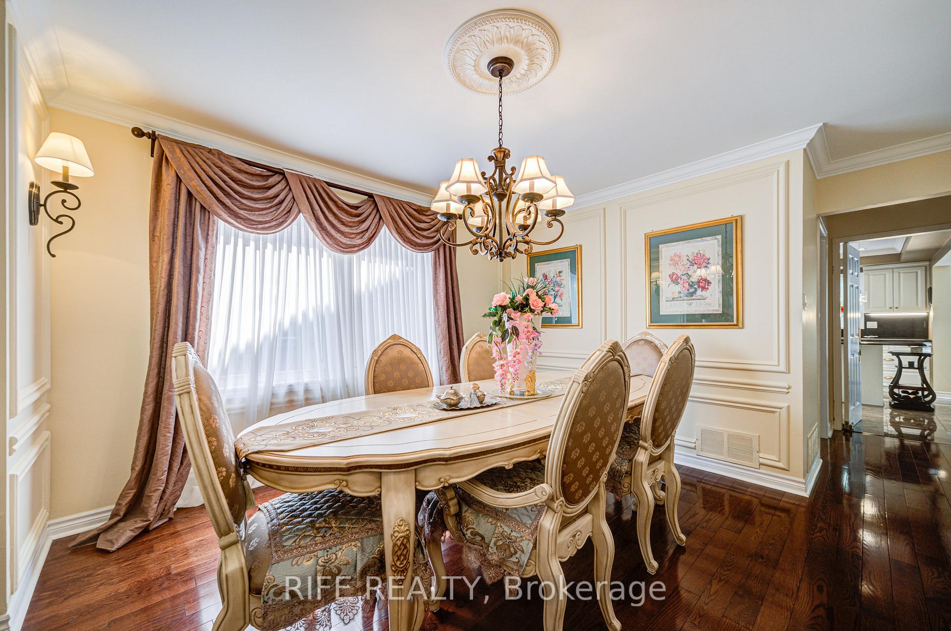 Photo 9 of 22 Chambery Crescent, Markham, Unionville — HOMEH