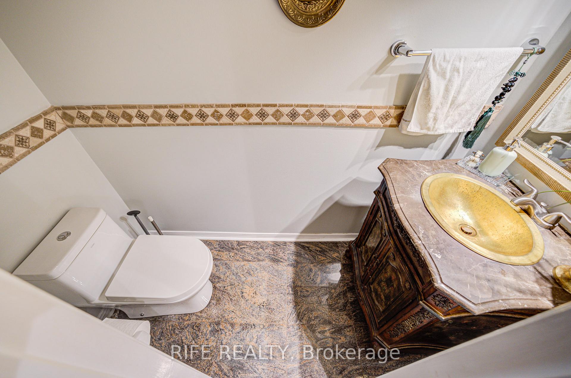 Photo 12 of 22 Chambery Crescent, Markham, Unionville — HOMEH