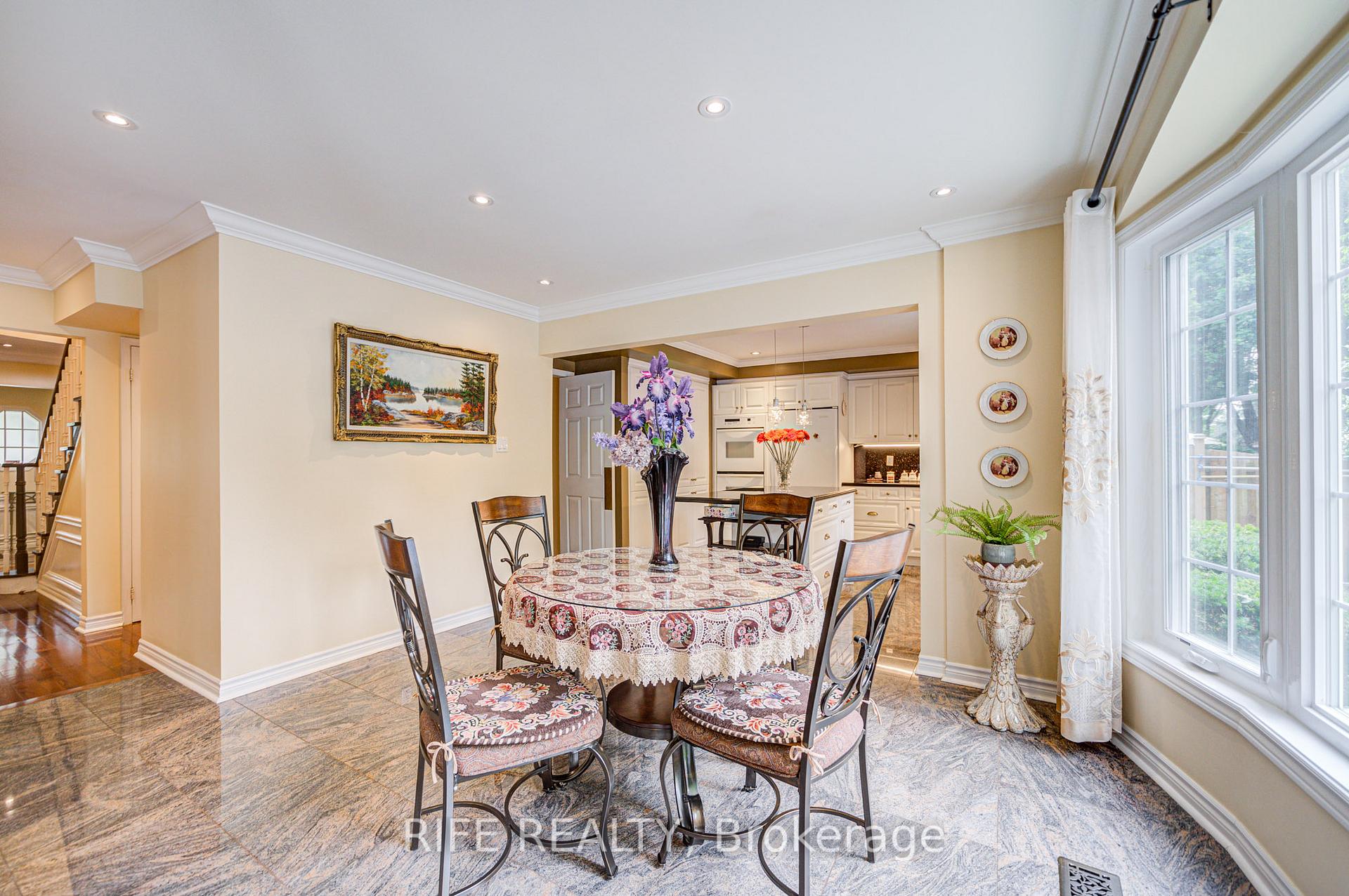 Photo 15 of 22 Chambery Crescent, Markham, Unionville — HOMEH