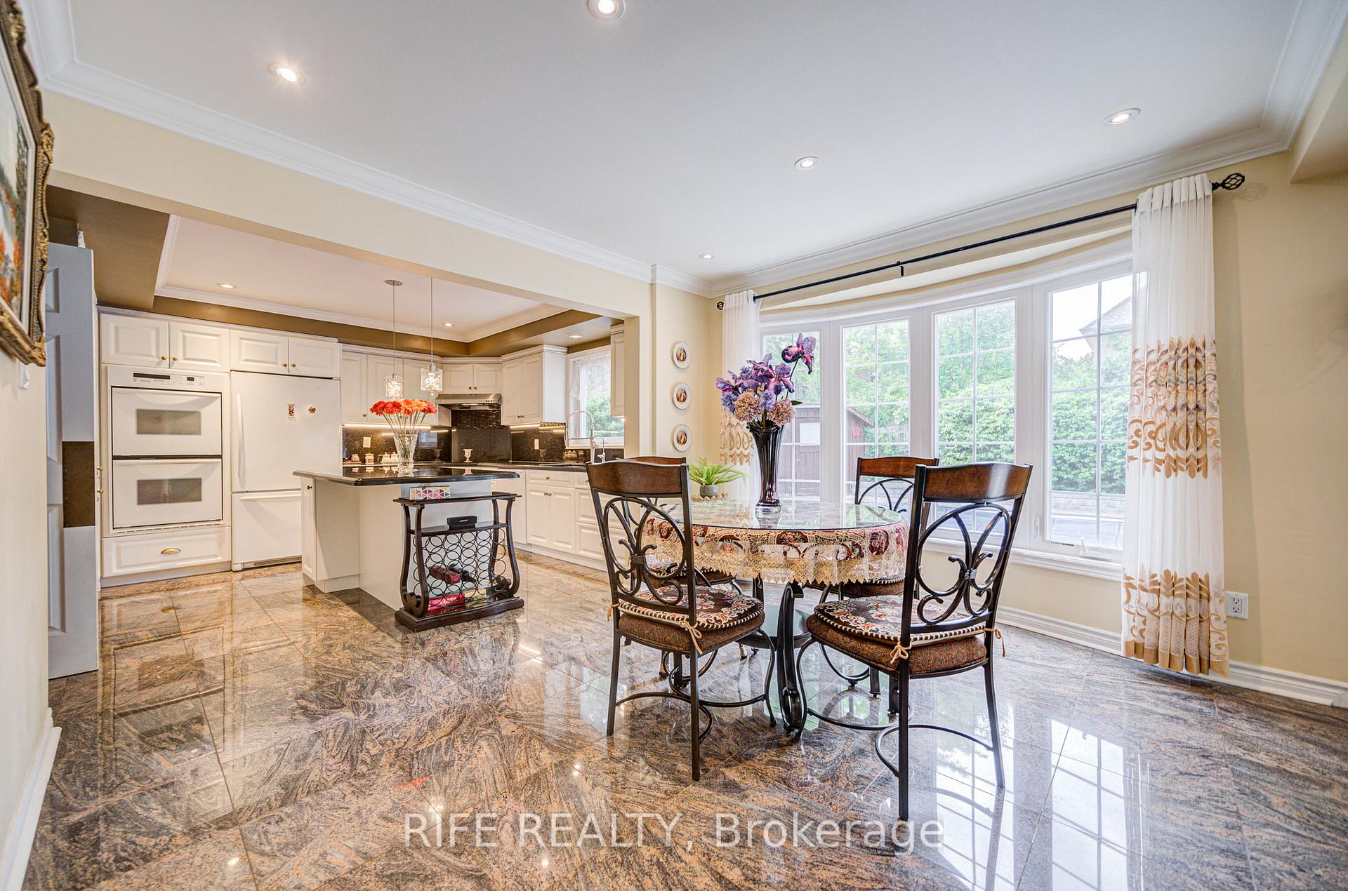 Photo 16 of 22 Chambery Crescent, Markham, Unionville — HOMEH