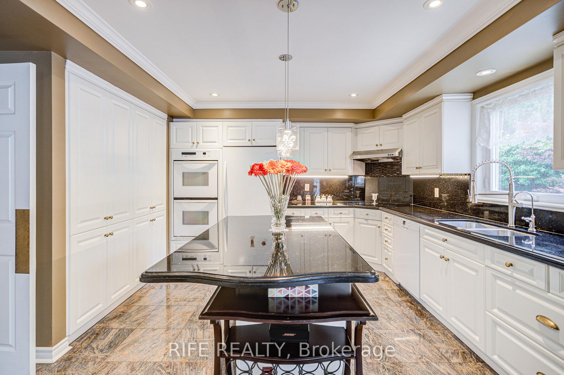 Photo 17 of 22 Chambery Crescent, Markham, Unionville — HOMEH