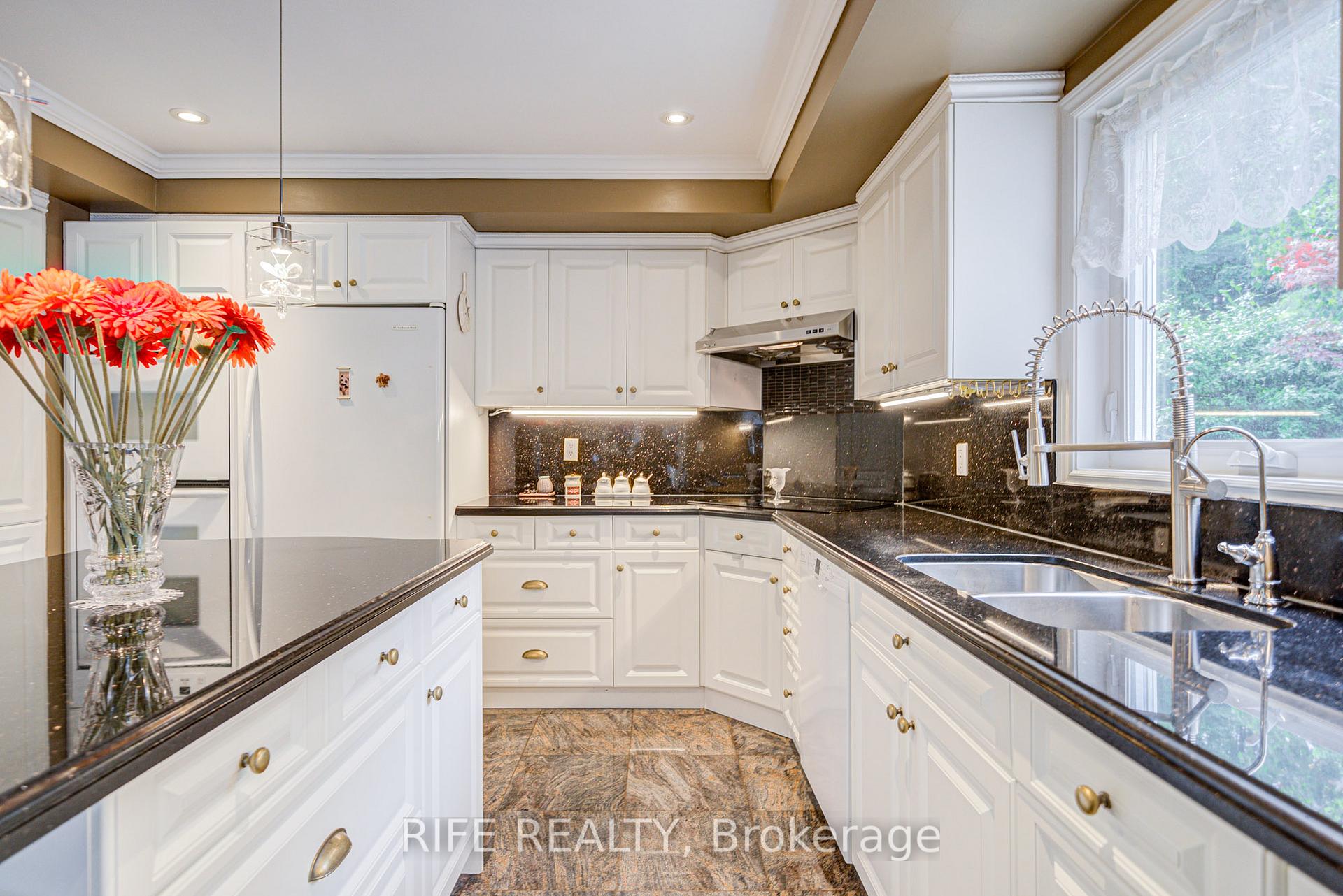 Photo 18 of 22 Chambery Crescent, Markham, Unionville — HOMEH