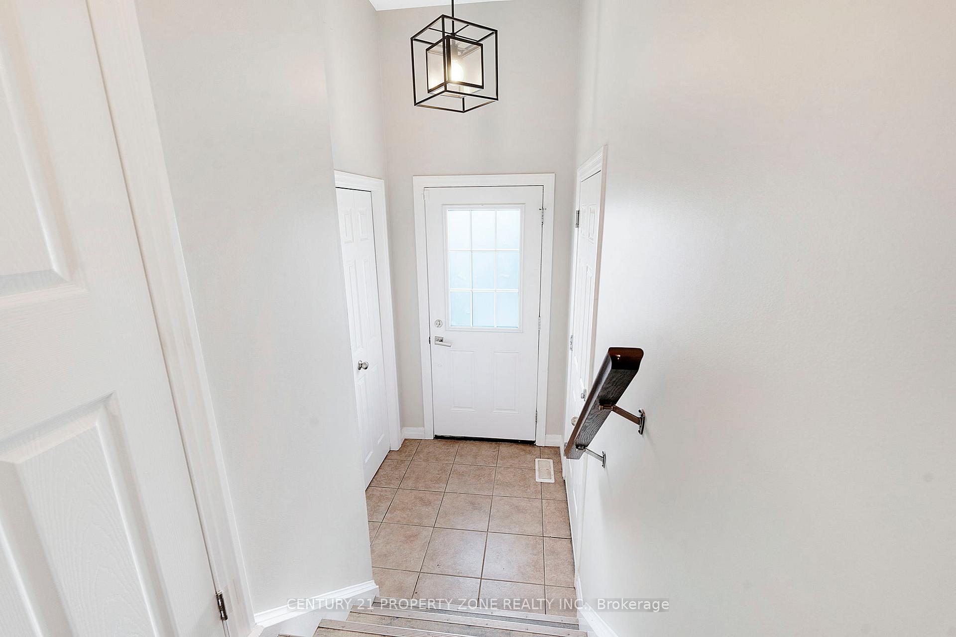 Photo 4 of 525 Banffshire Crescent, Kitchener — HOMEH