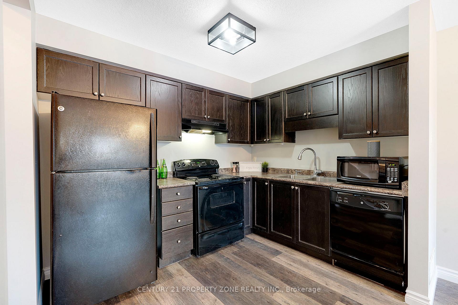 Photo 10 of 525 Banffshire Crescent, Kitchener — HOMEH