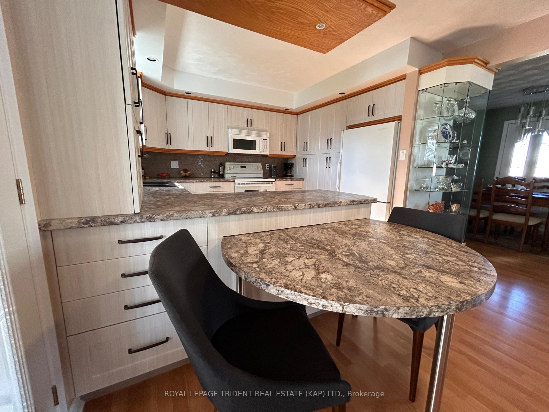 Photo 11 of 6 Seaborne Crescent S, Kapuskasing — HOMEH