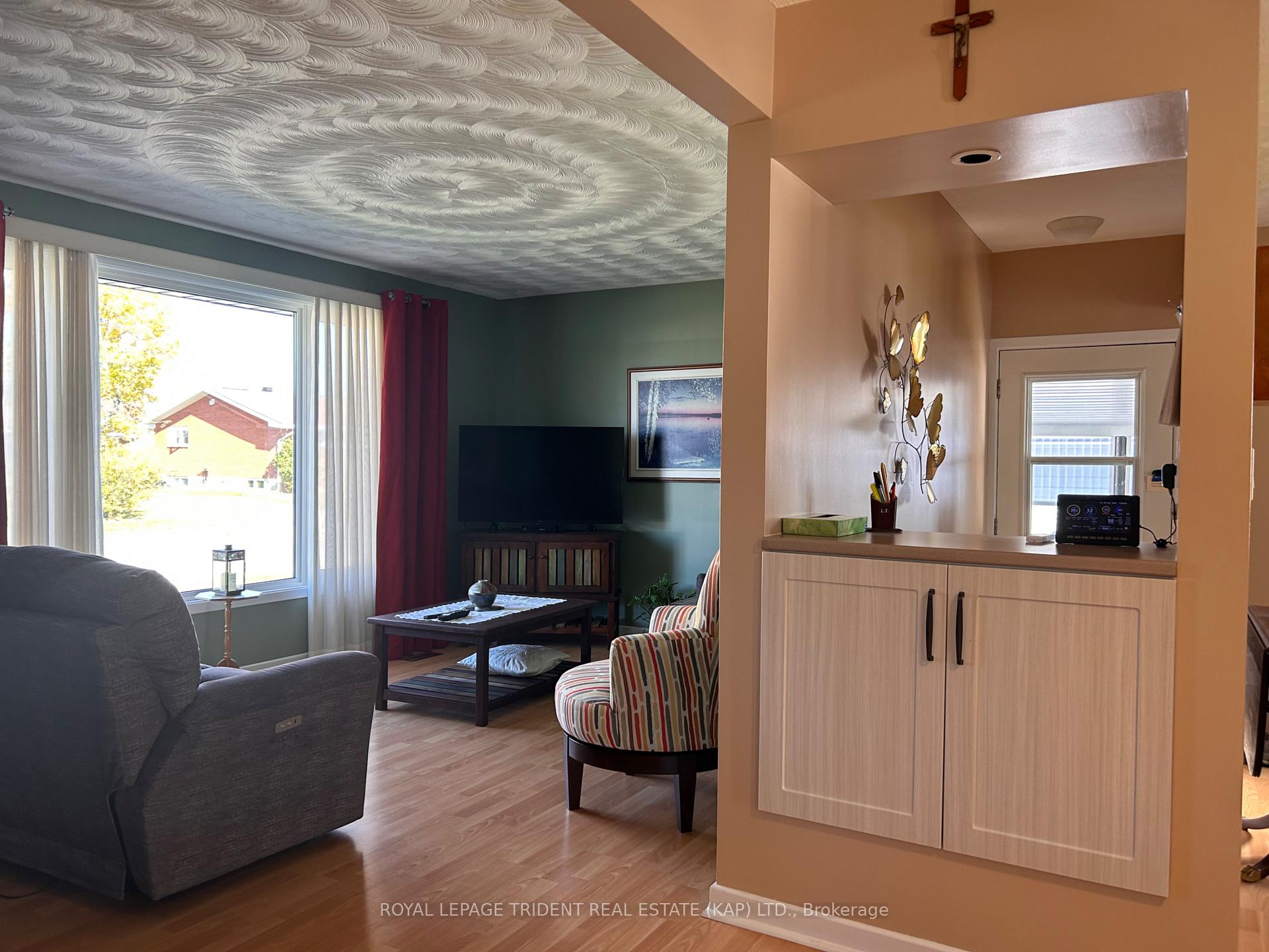 Photo 15 of 6 Seaborne Crescent S, Kapuskasing — HOMEH