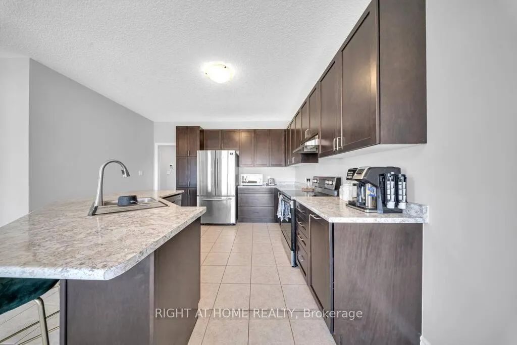 Photo 8 of 170 Dalgleish Trail, Hamilton, Rural Glanbrook — HOMEH