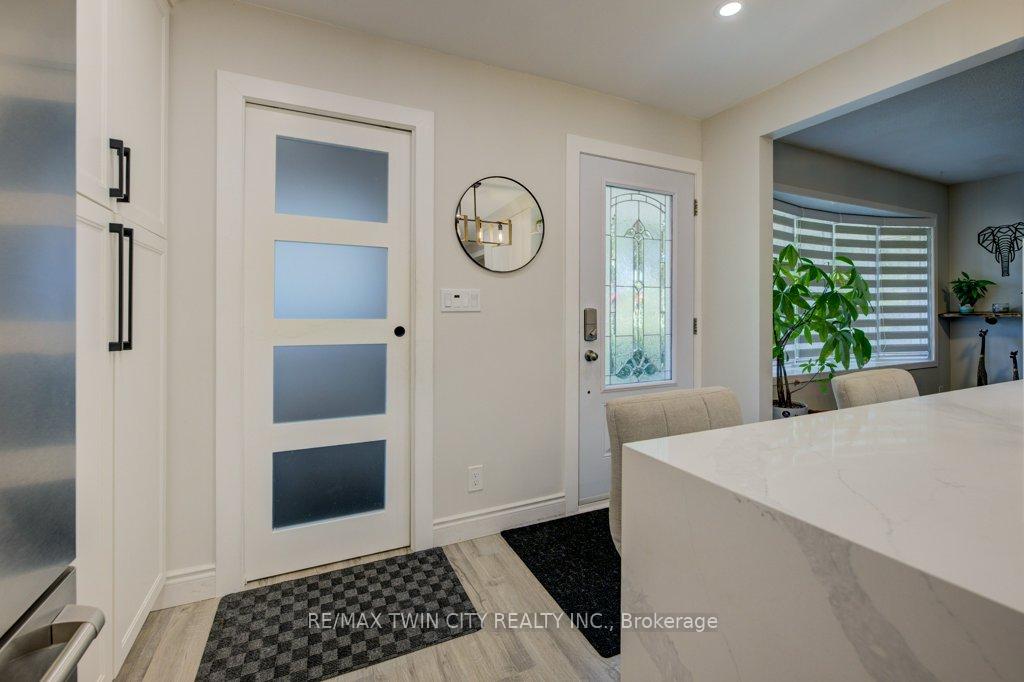 Photo 3 of Unit UPPER, 14 Dunsmere Court, Kitchener — HOMEH