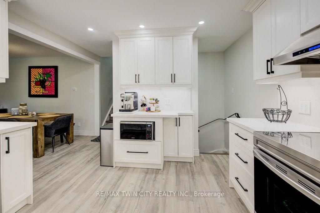 Photo 5 of Unit UPPER, 14 Dunsmere Court, Kitchener — HOMEH
