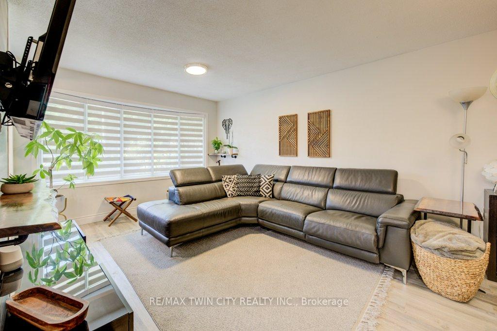 Photo 8 of Unit UPPER, 14 Dunsmere Court, Kitchener — HOMEH