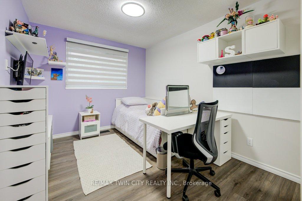 Photo 12 of Unit UPPER, 14 Dunsmere Court, Kitchener — HOMEH