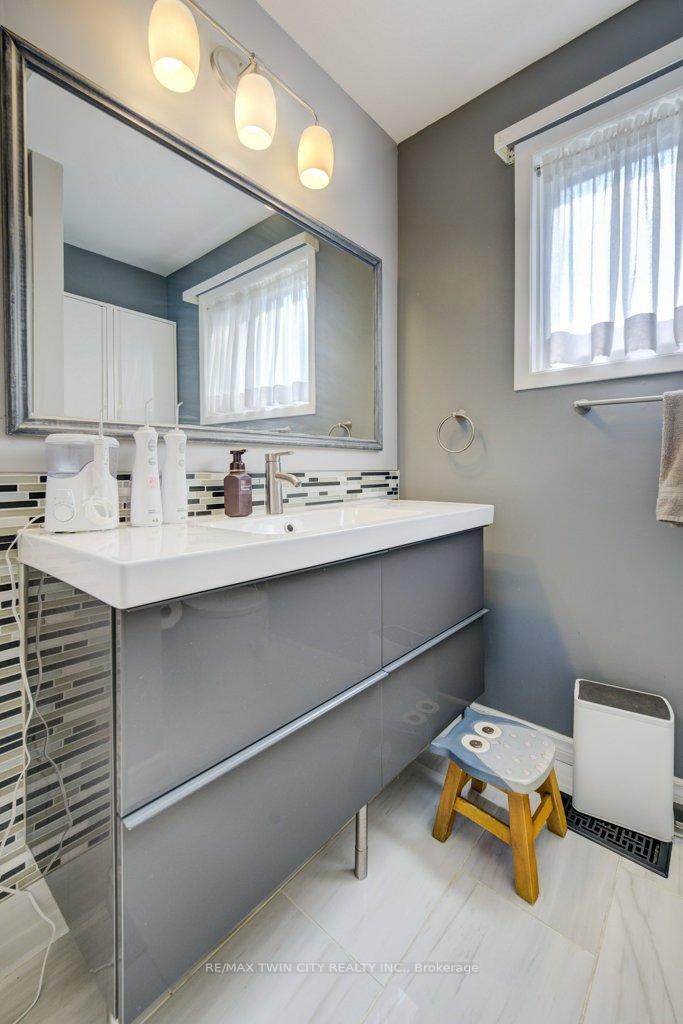 Photo 14 of Unit UPPER, 14 Dunsmere Court, Kitchener — HOMEH