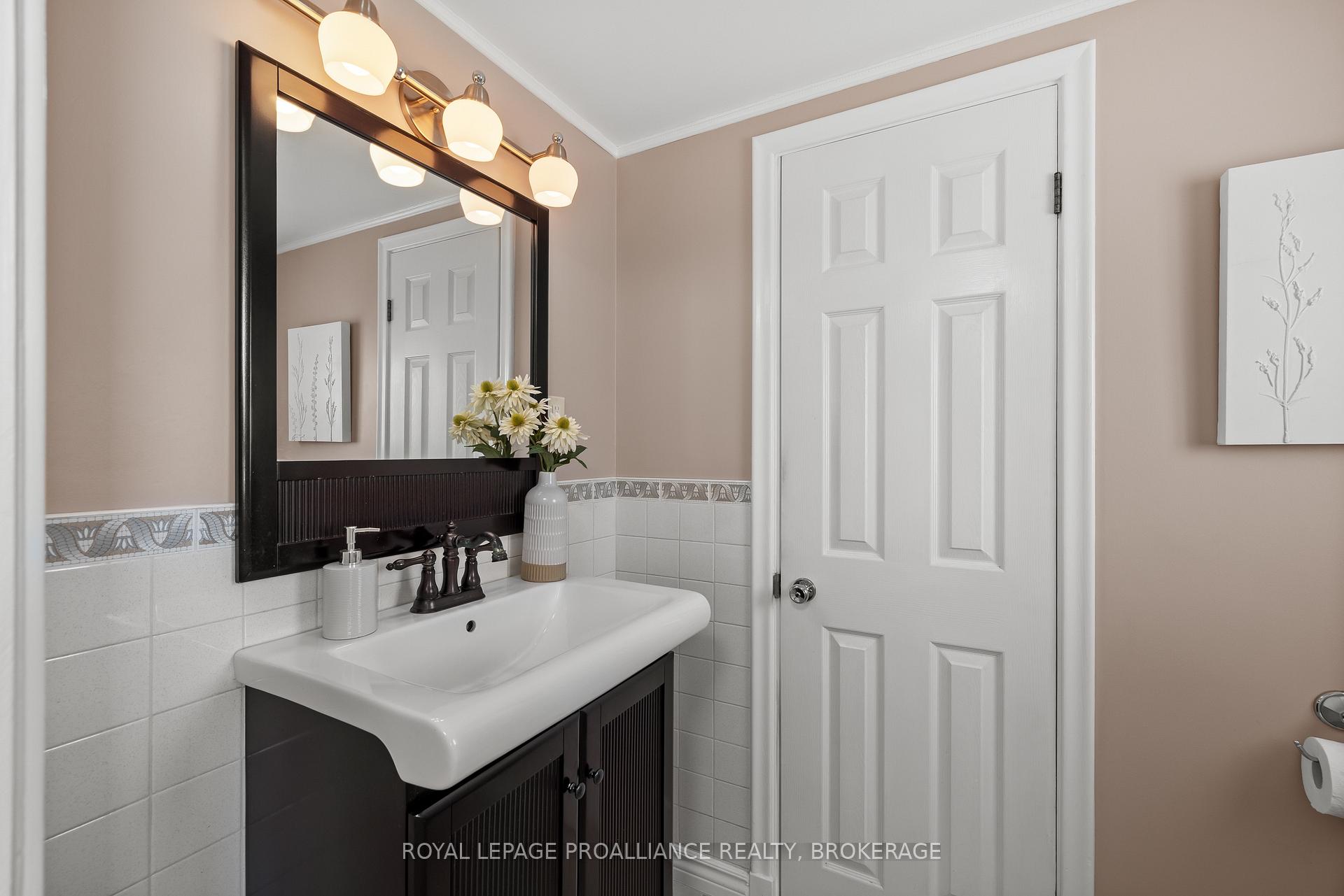 Photo 6 of 35 Manitou Crescent E, Loyalist, Amherstview — HOMEH