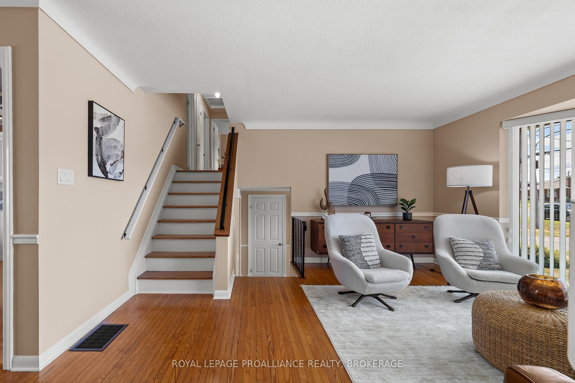 Photo 15 of 35 Manitou Crescent E, Loyalist, Amherstview — HOMEH