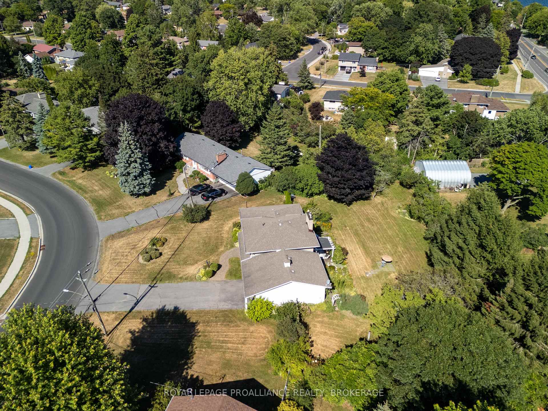 Photo 42 of 35 Manitou Crescent E, Loyalist, Amherstview — HOMEH