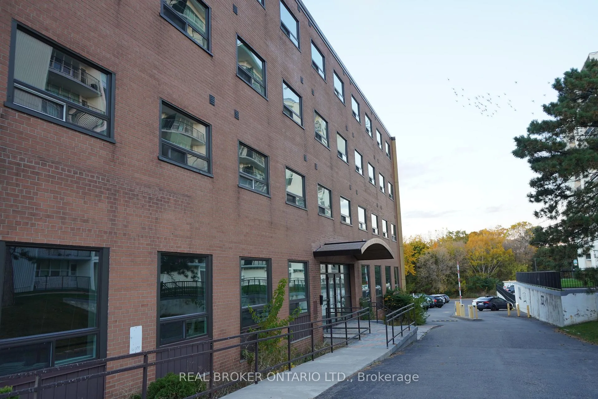 Photo 3 of 824 King Street W, Kitchener — HOMEH