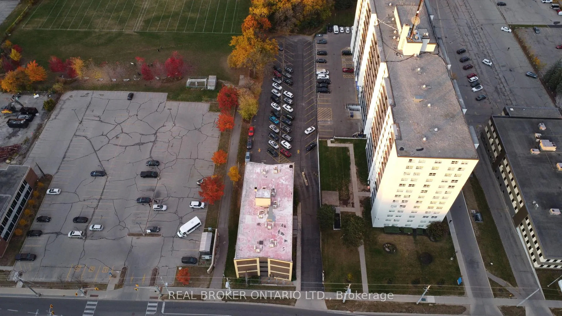 Photo 10 of 824 King Street W, Kitchener — HOMEH