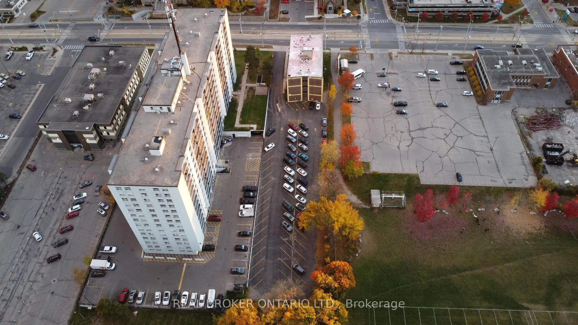 Photo 11 of 824 King Street W, Kitchener — HOMEH