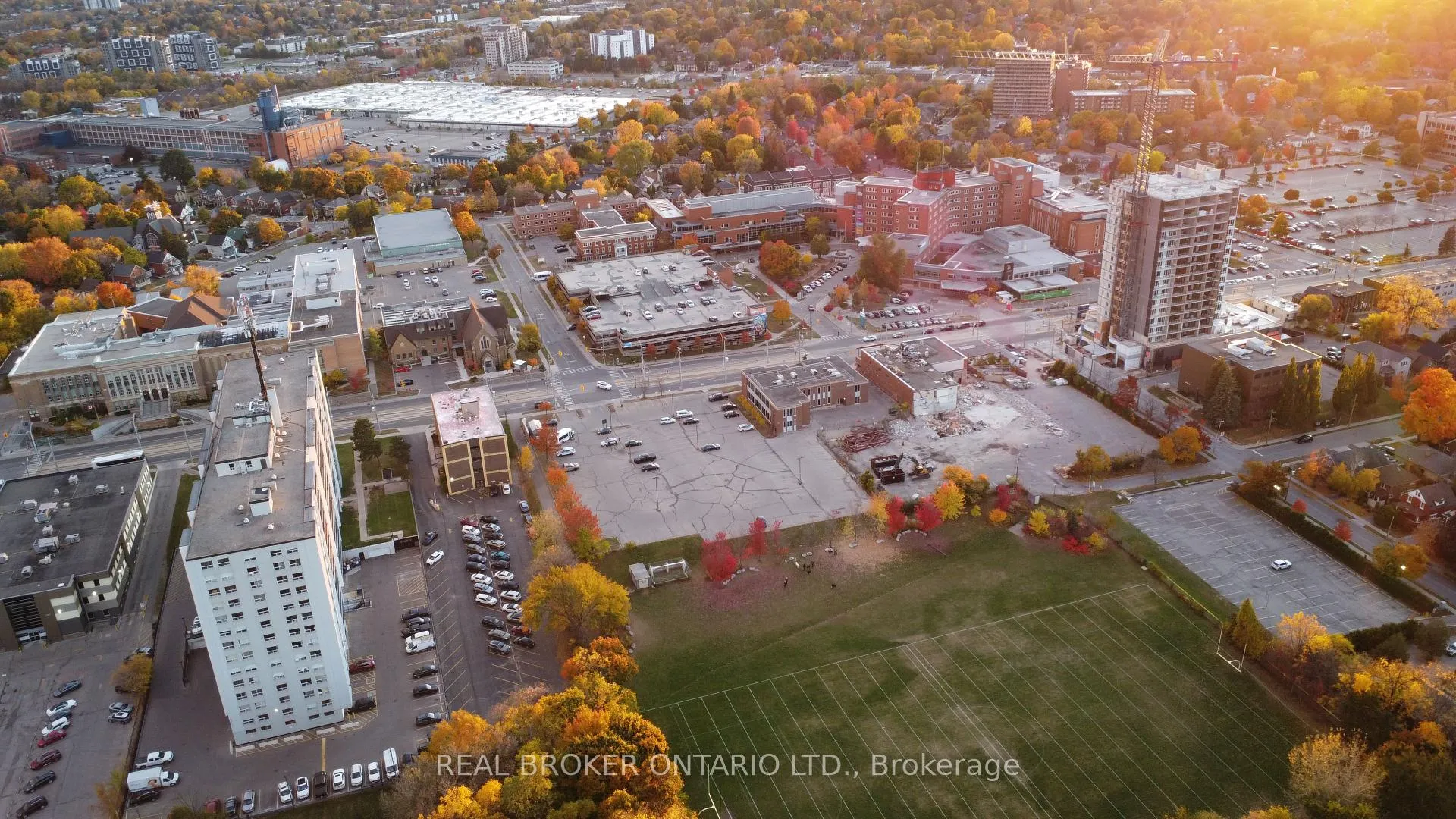 Photo 15 of 824 King Street W, Kitchener — HOMEH