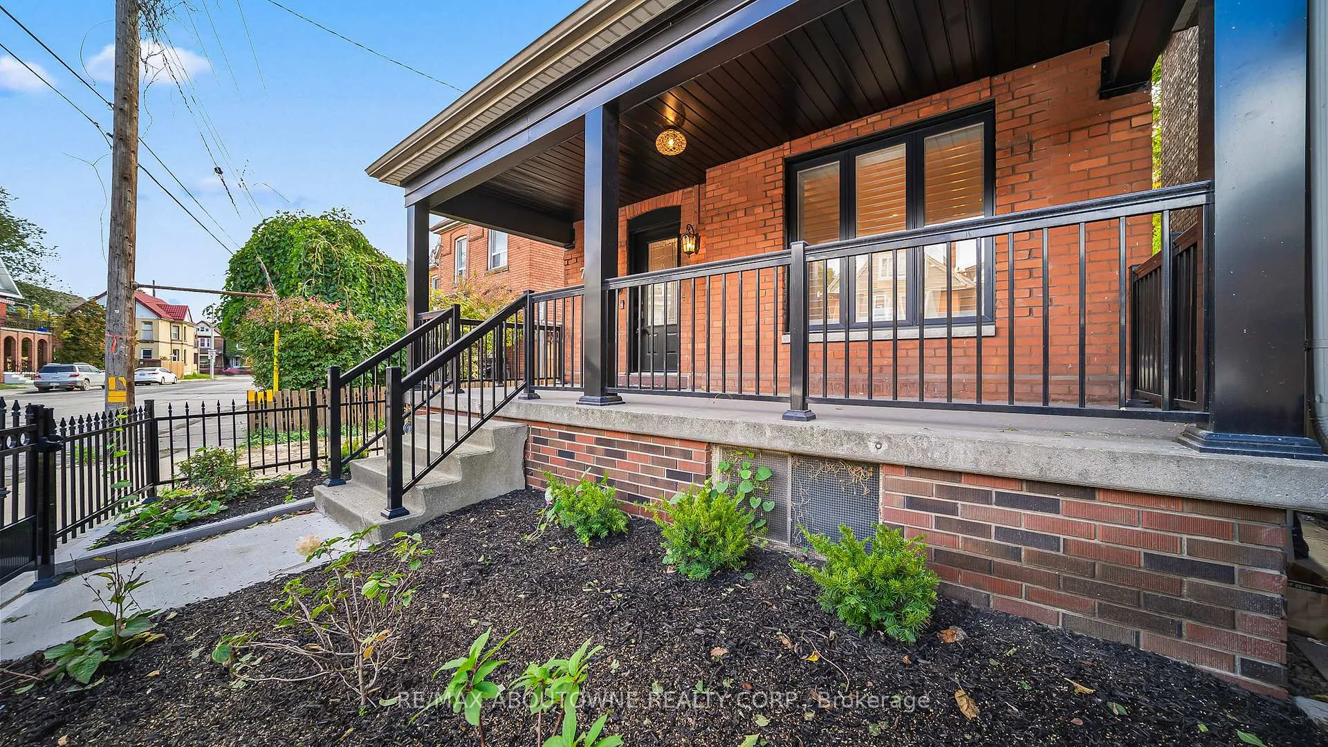 Photo 3 of 708 Wilson Street, Hamilton, Gibson — HOMEH