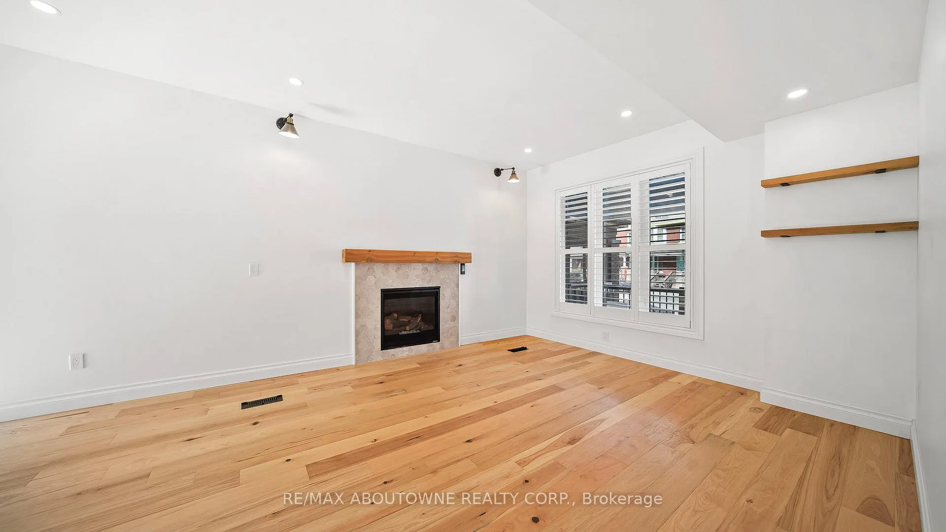 Photo 8 of 708 Wilson Street, Hamilton, Gibson — HOMEH