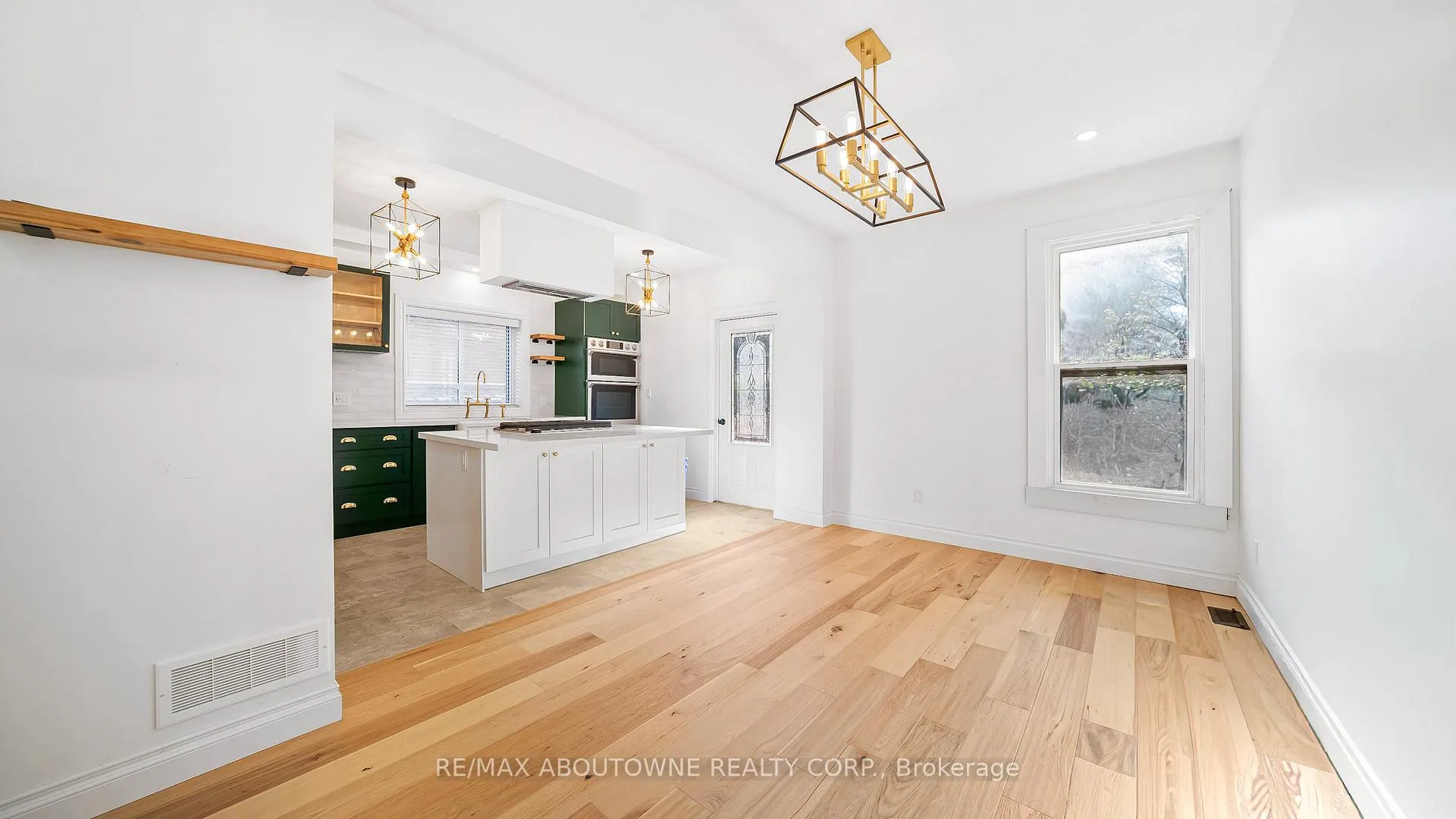 Photo 10 of 708 Wilson Street, Hamilton, Gibson — HOMEH