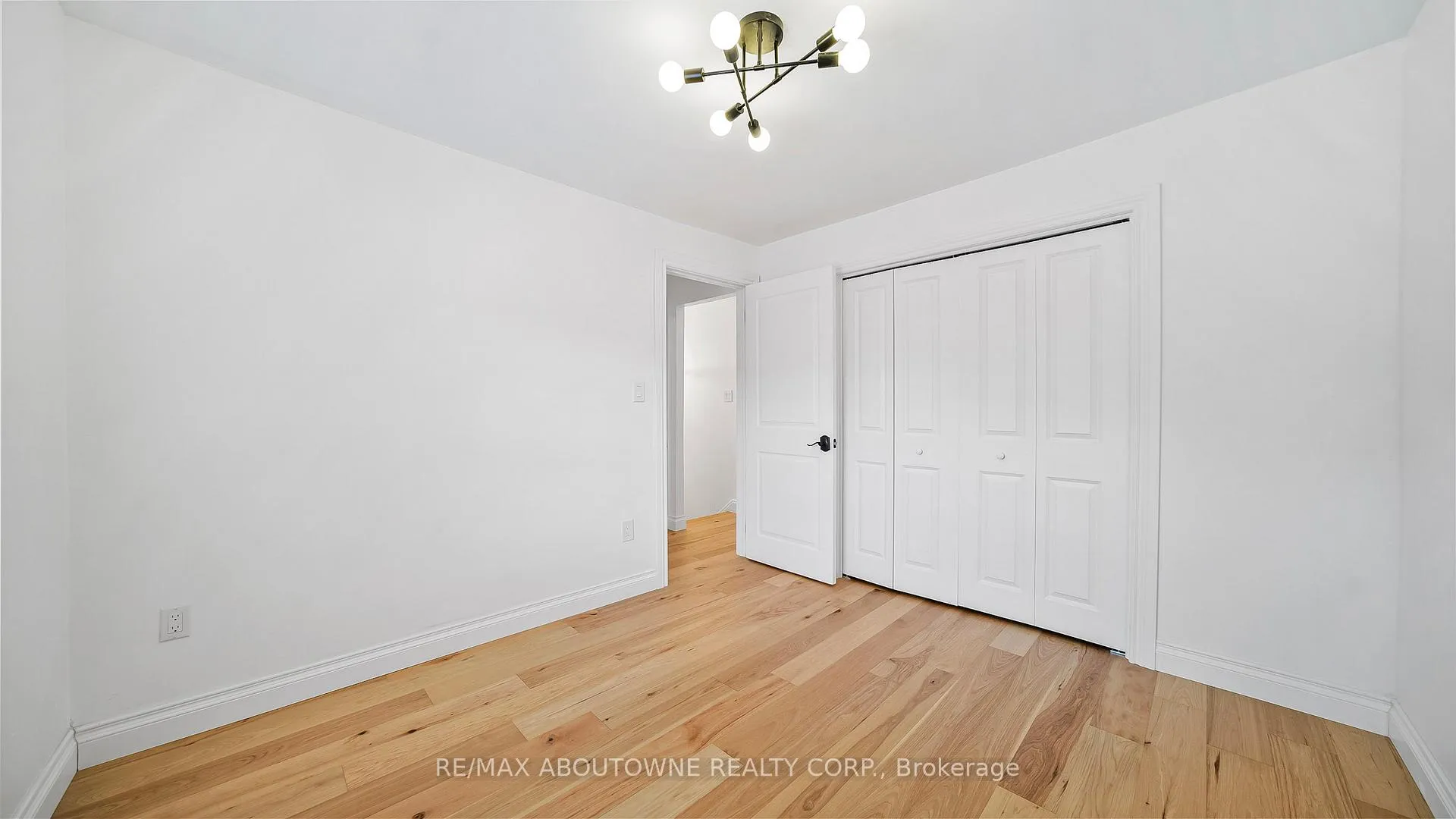 Photo 19 of 708 Wilson Street, Hamilton, Gibson — HOMEH