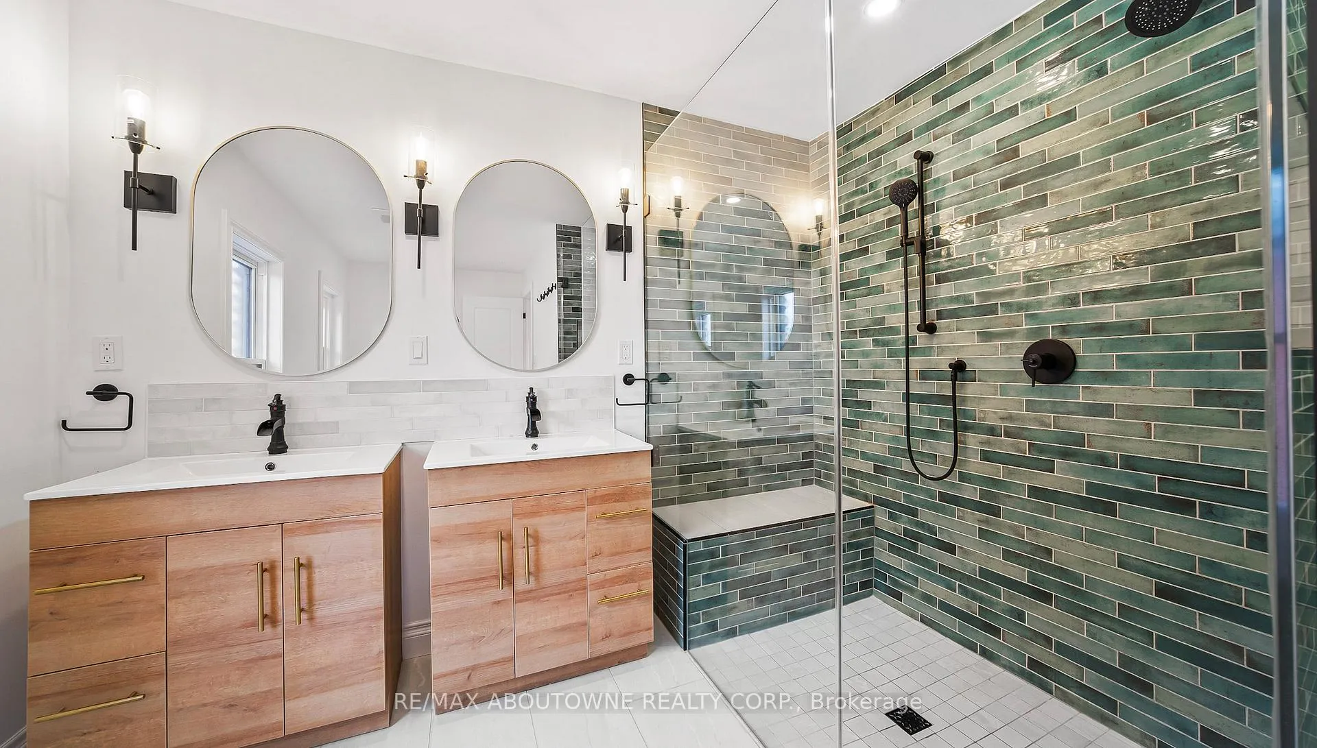 Photo 25 of 708 Wilson Street, Hamilton, Gibson — HOMEH