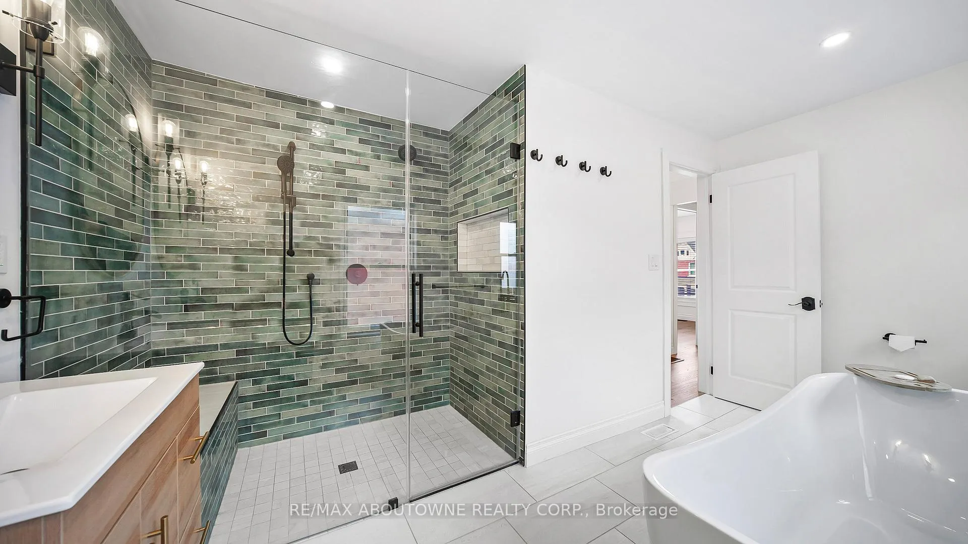 Photo 26 of 708 Wilson Street, Hamilton, Gibson — HOMEH