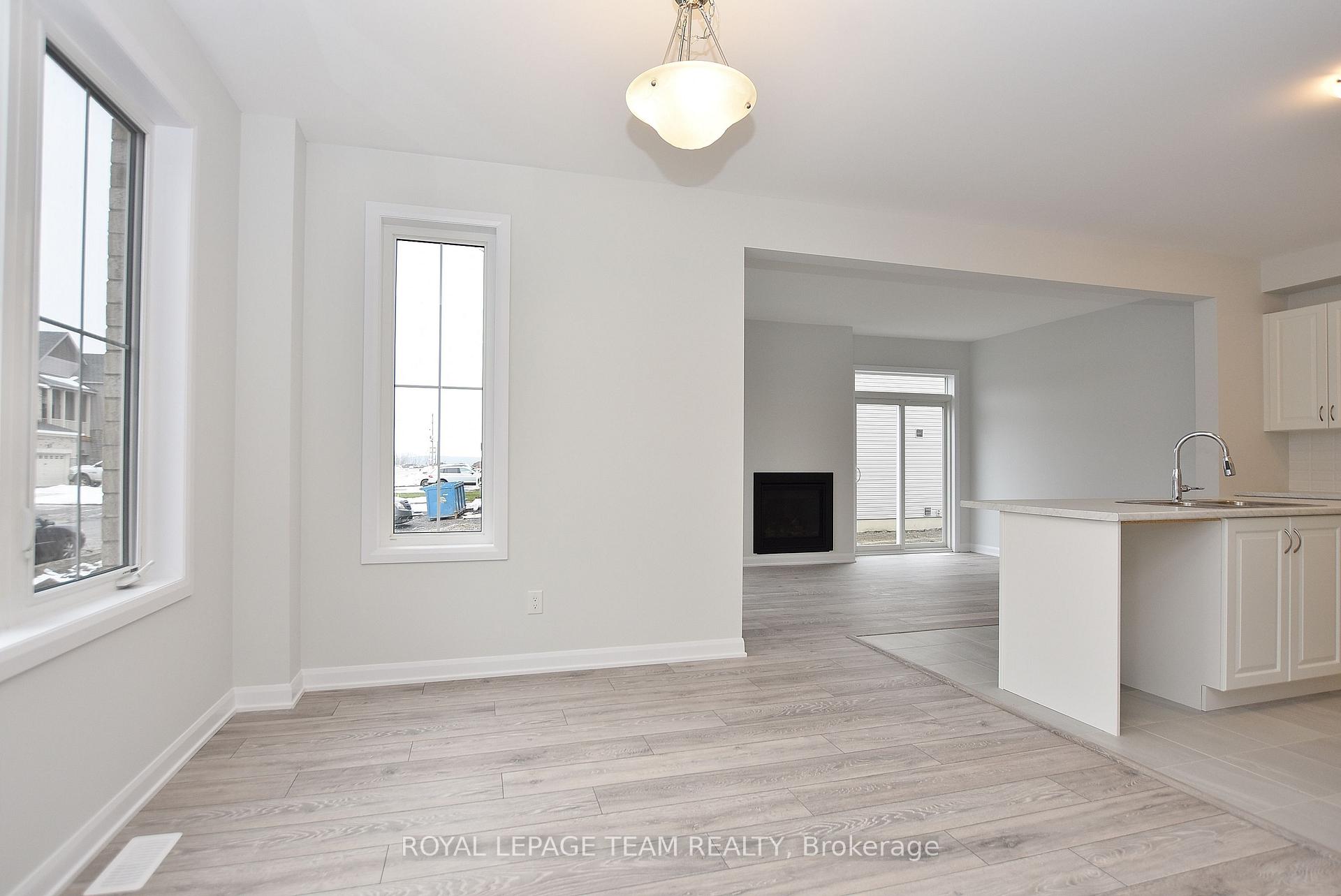 Photo 10 of 22 Sweet Pea Way, Ottawa, Kanata - Kanata Lakes/Heritage Hills — HOMEH