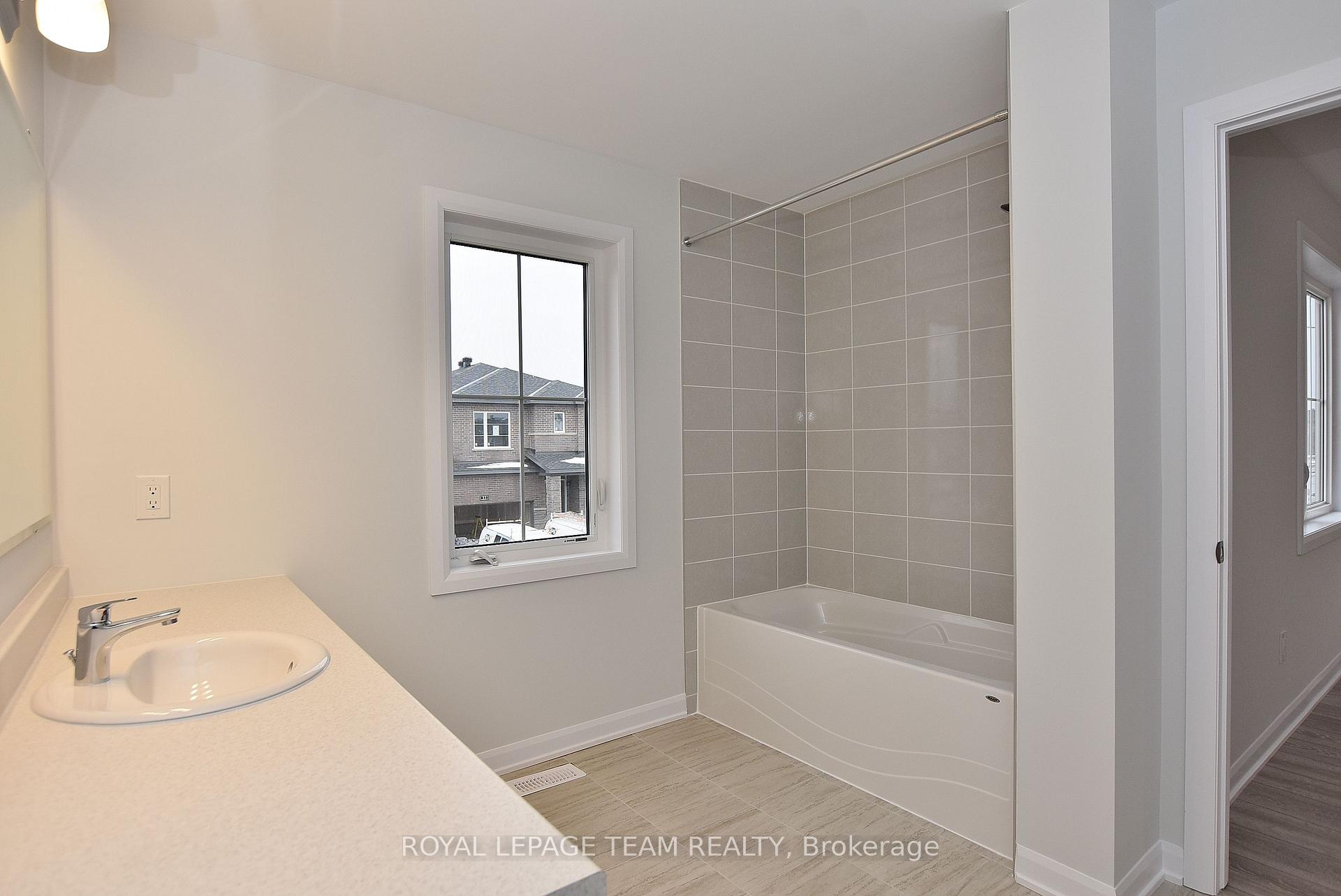 Photo 26 of 22 Sweet Pea Way, Ottawa, Kanata - Kanata Lakes/Heritage Hills — HOMEH