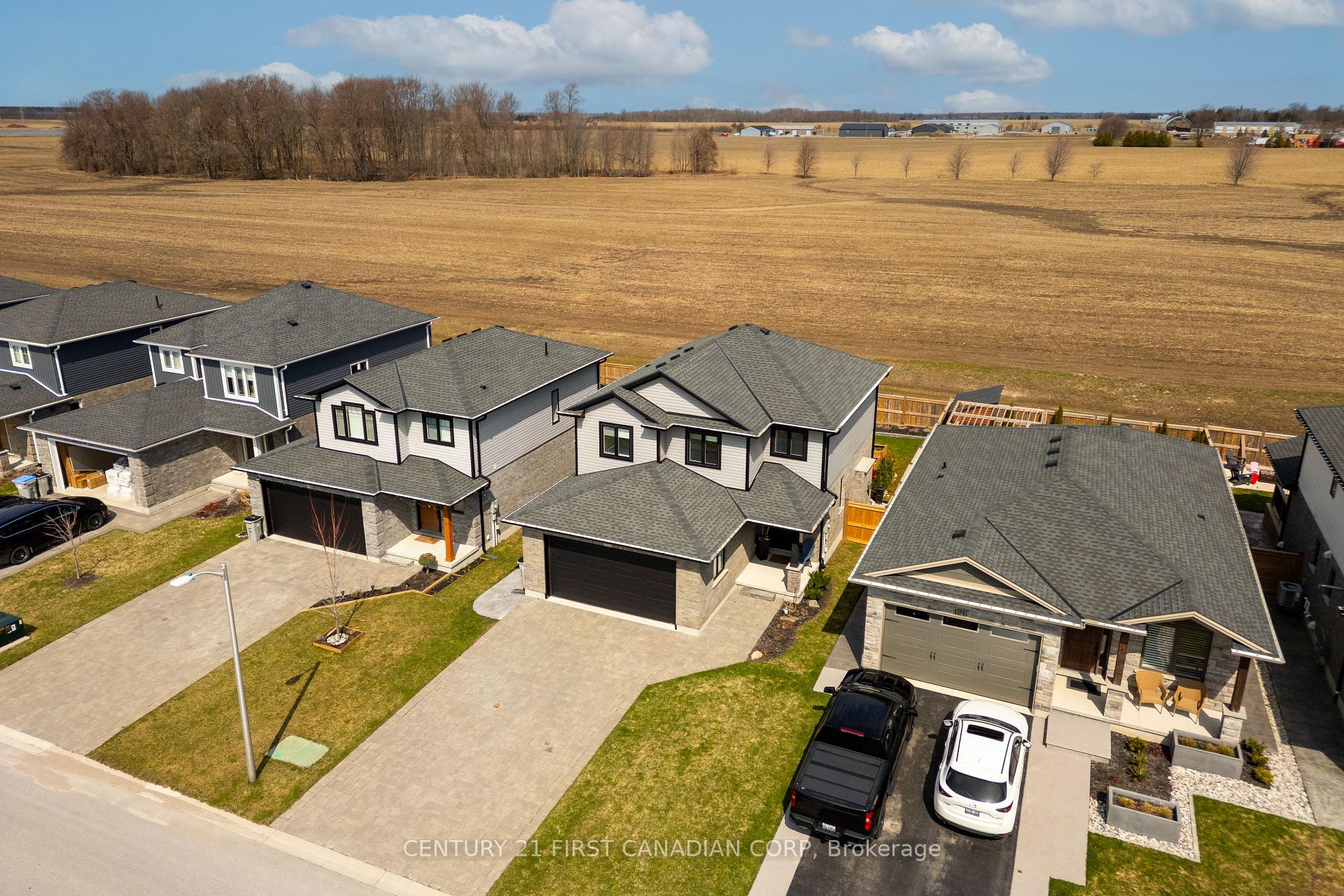 Photo 3 of 128 Gilmour Drive, Lucan Biddulph, Lucan — HOMEH