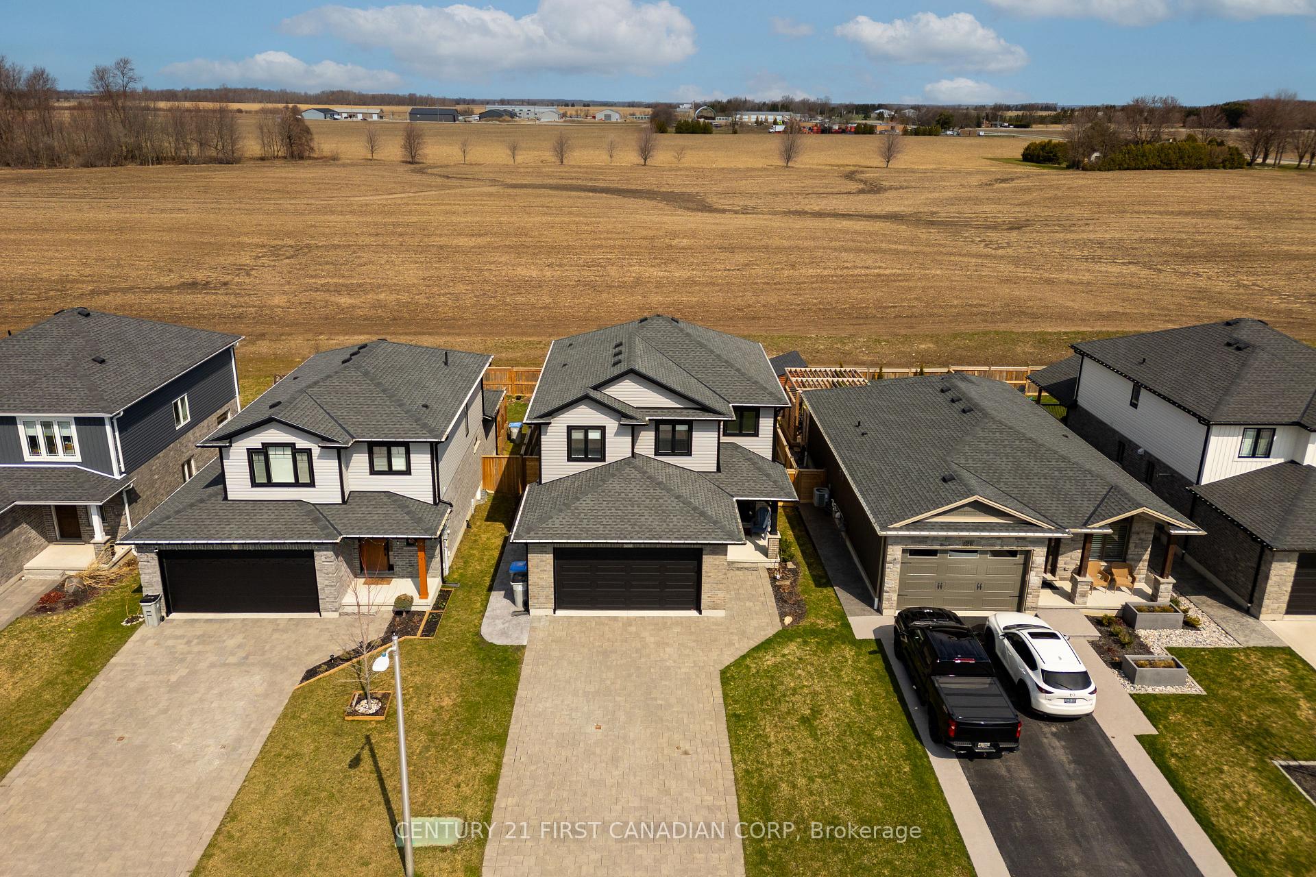 Photo 4 of 128 Gilmour Drive, Lucan Biddulph, Lucan — HOMEH