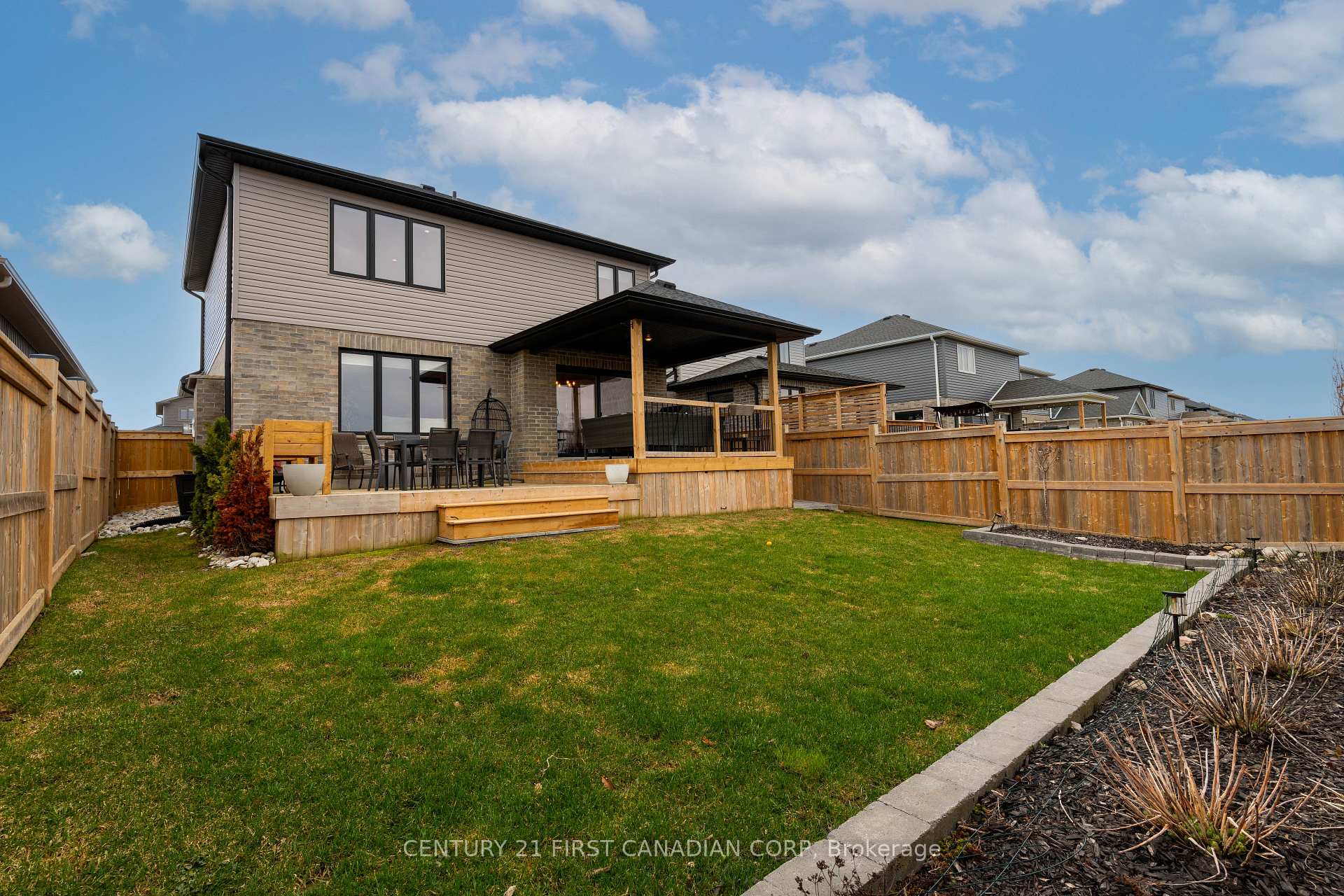 Photo 12 of 128 Gilmour Drive, Lucan Biddulph, Lucan — HOMEH