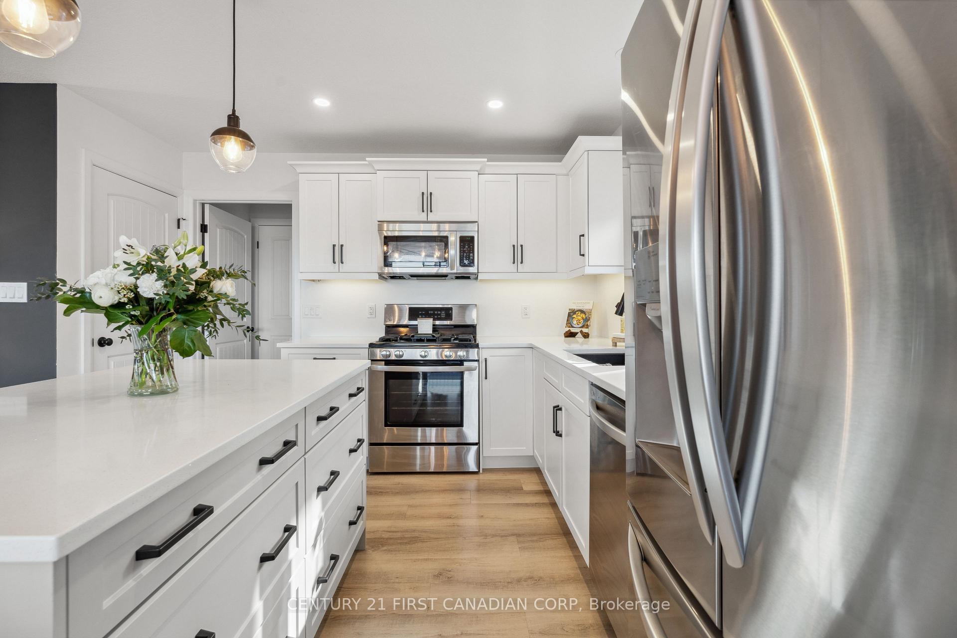 Photo 24 of 128 Gilmour Drive, Lucan Biddulph, Lucan — HOMEH
