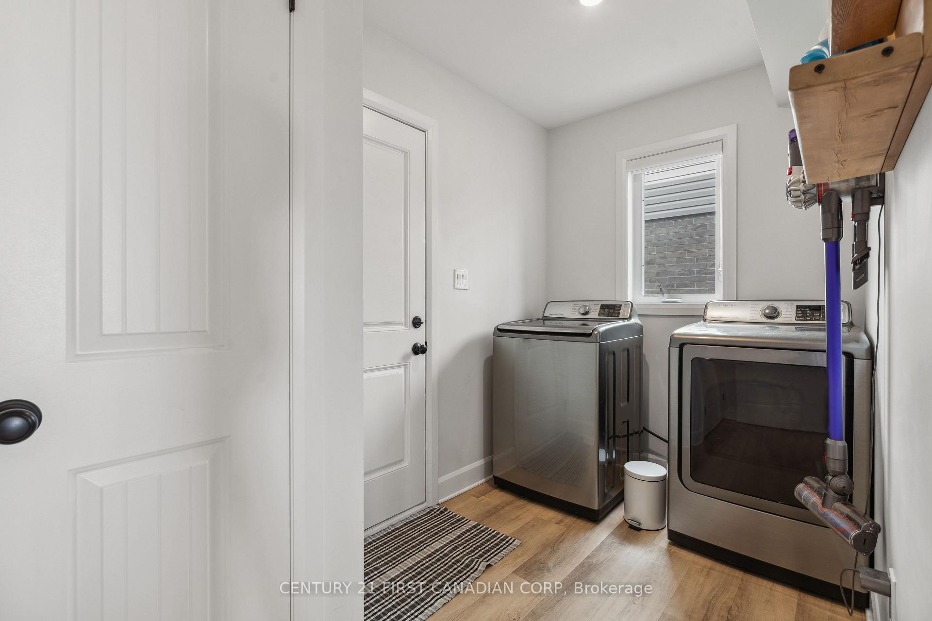 Photo 29 of 128 Gilmour Drive, Lucan Biddulph, Lucan — HOMEH