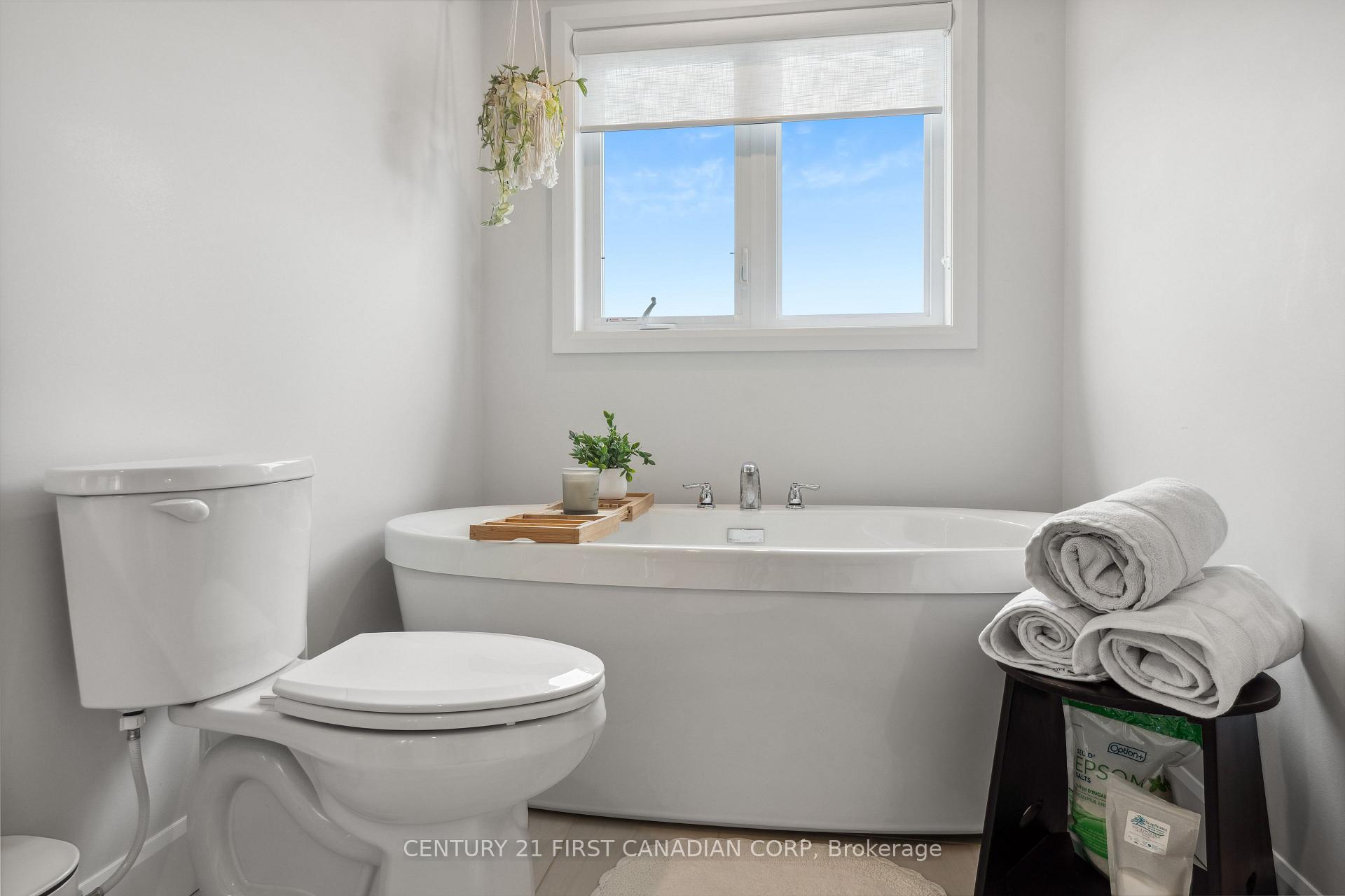 Photo 39 of 128 Gilmour Drive, Lucan Biddulph, Lucan — HOMEH