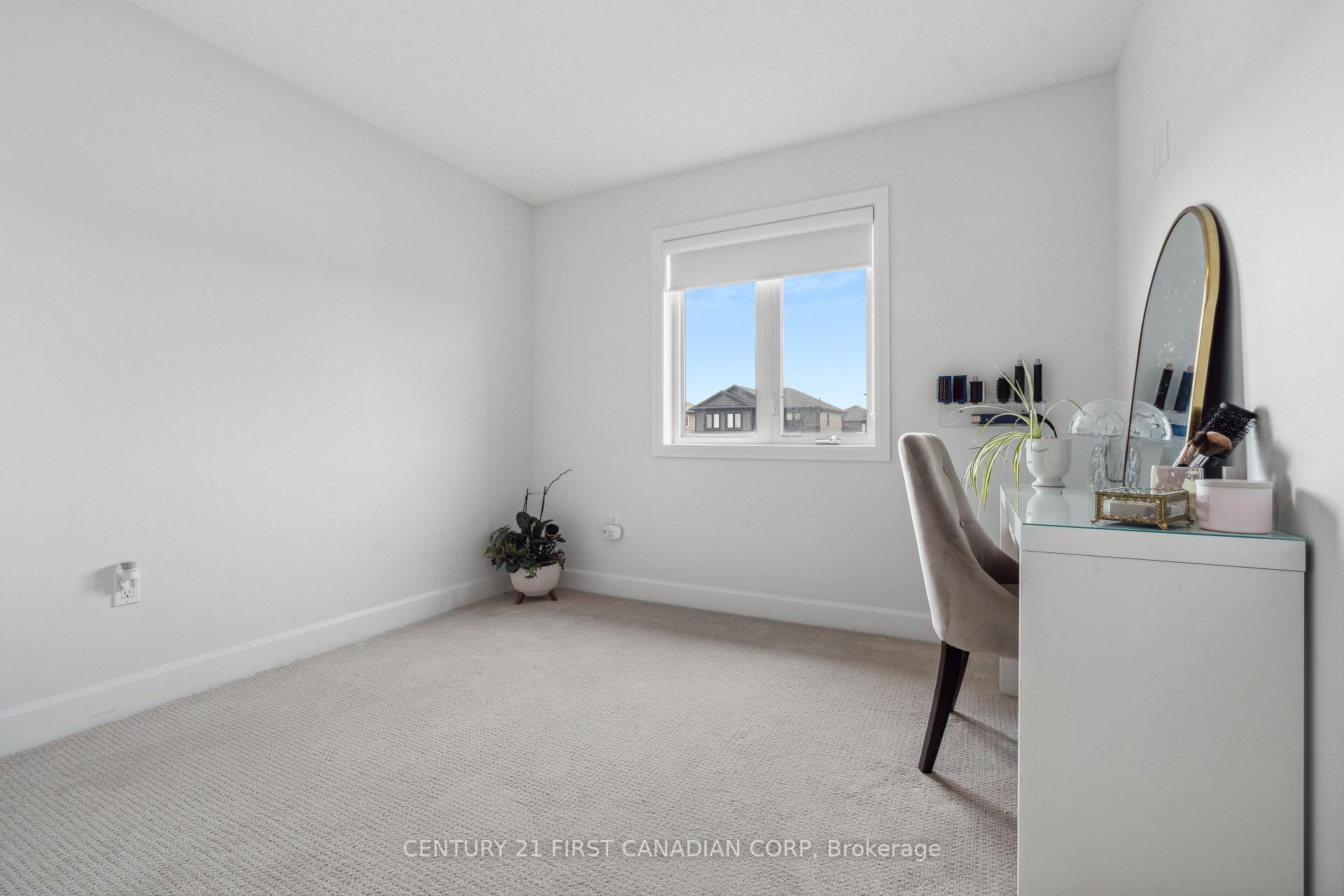 Photo 43 of 128 Gilmour Drive, Lucan Biddulph, Lucan — HOMEH