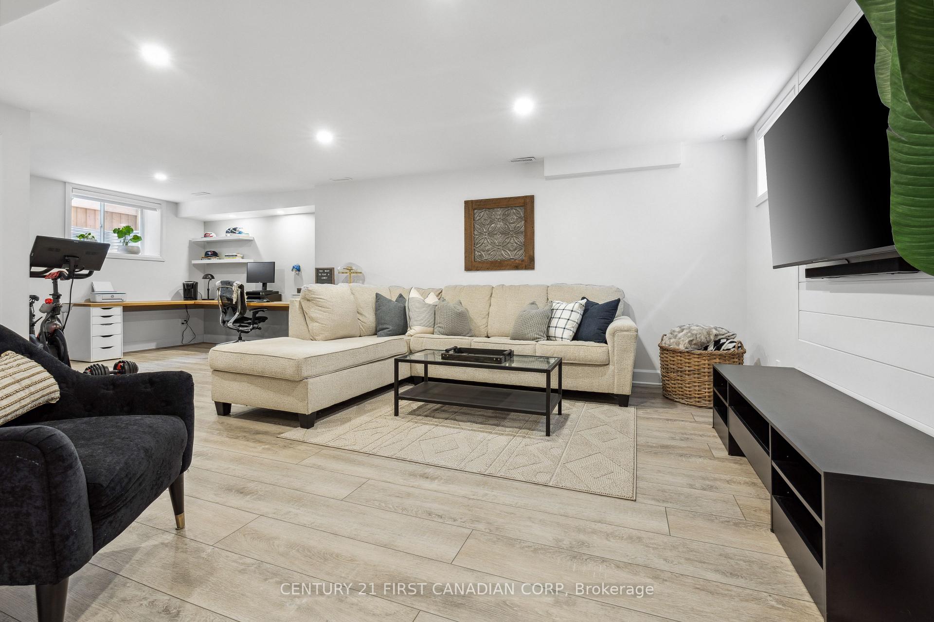 Photo 46 of 128 Gilmour Drive, Lucan Biddulph, Lucan — HOMEH