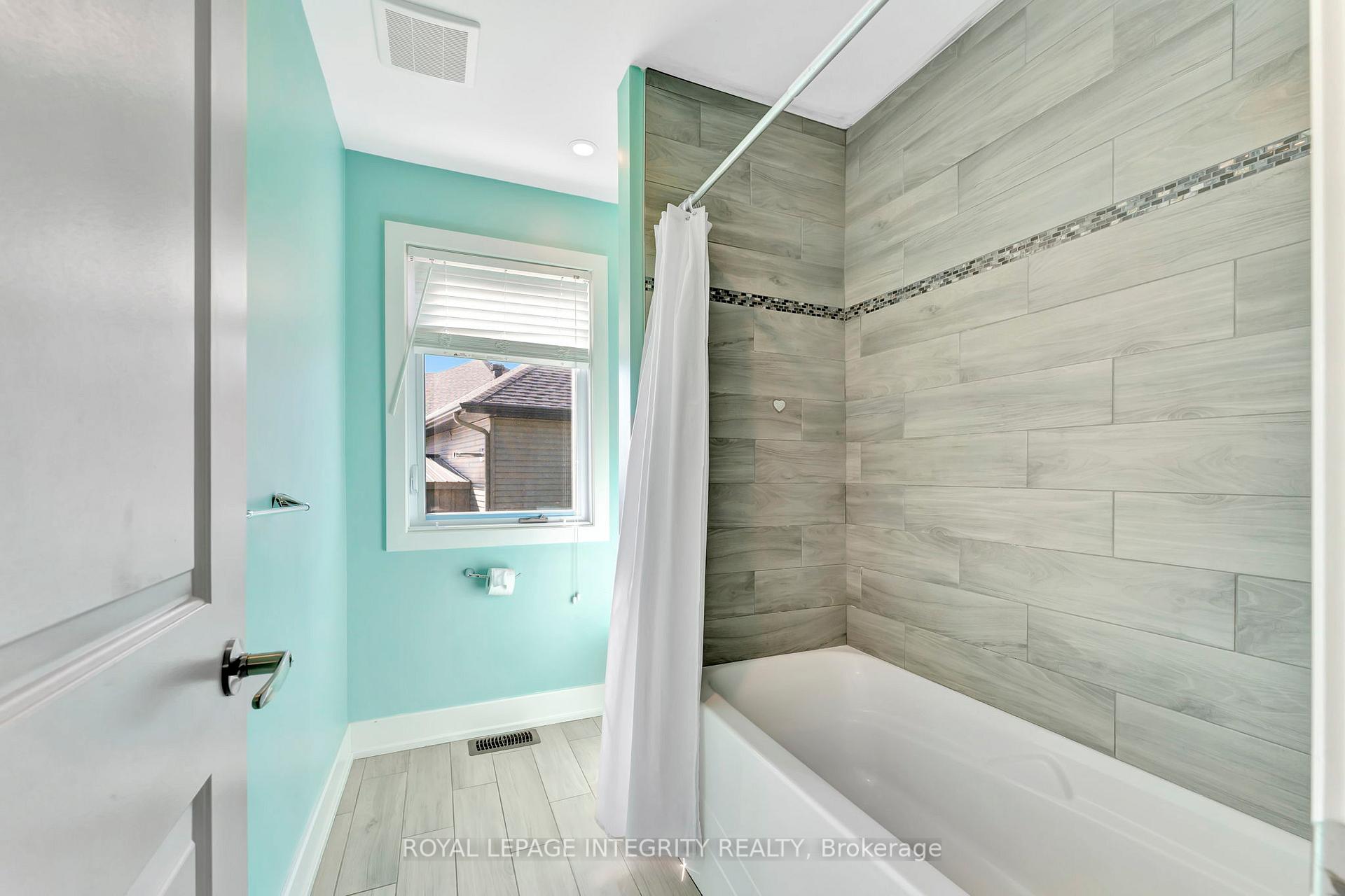 Photo 23 of 2198 Maple Forest Drive, Ottawa, North Gower — HOMEH